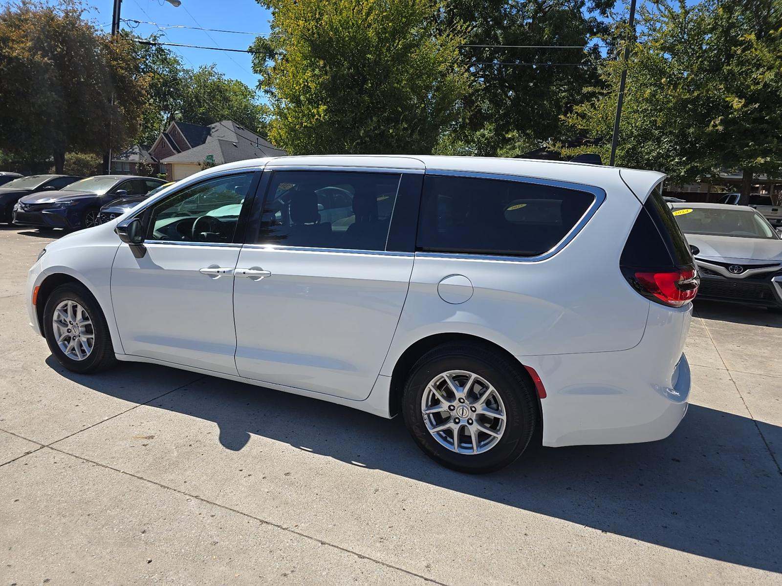 2025 Chrysler Pacifica Select FWD