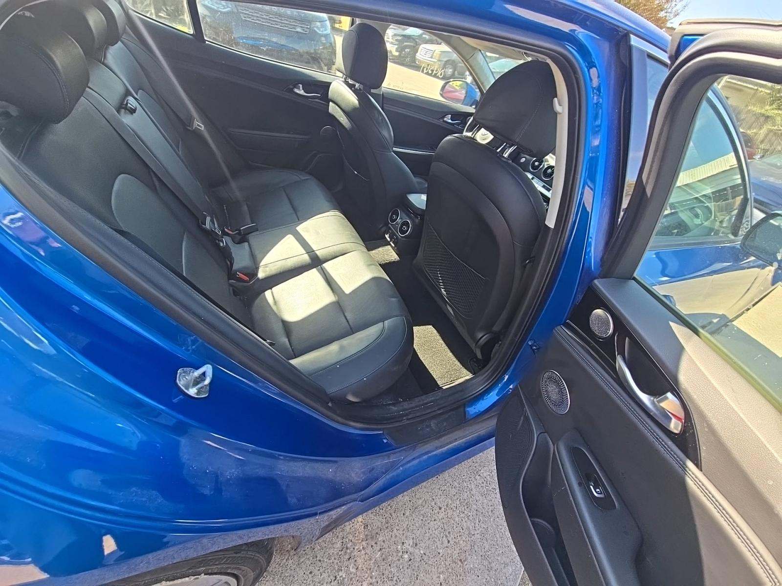 2018 Kia Stinger Premium RWD