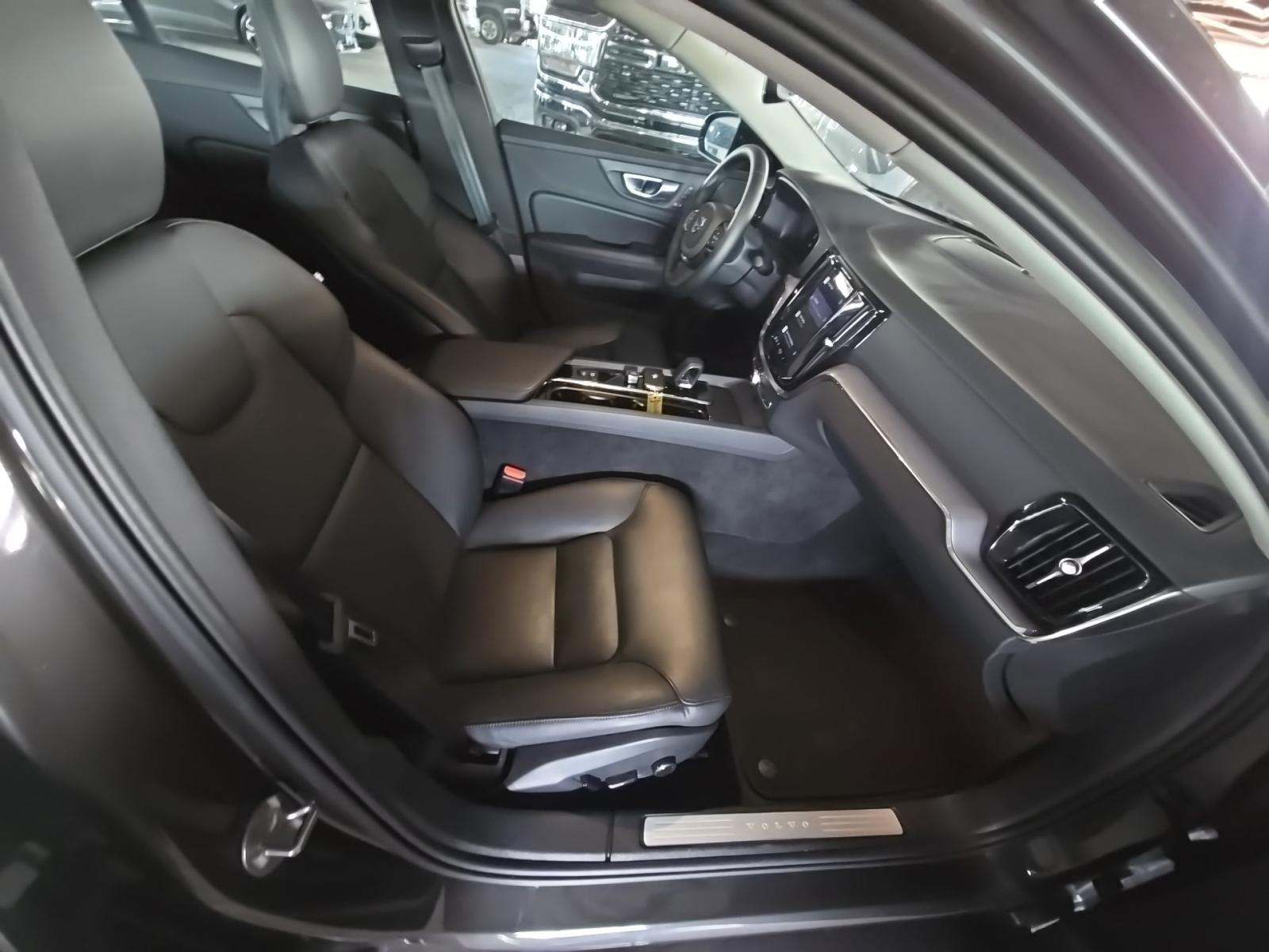 2025 Volvo S60 B5 Core AWD