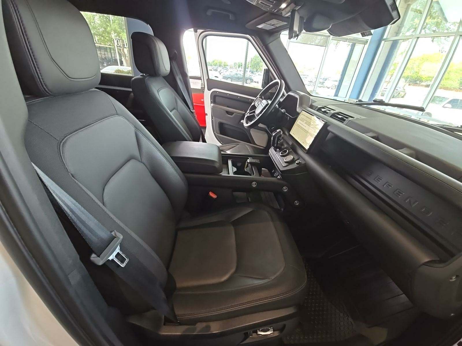 2024 Land Rover Defender 130 X-Dynamic SE AWD