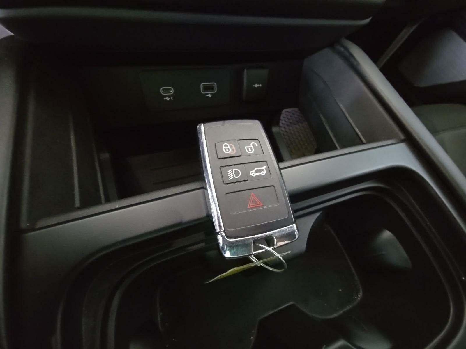 2024 Land Rover Defender 130 X-Dynamic SE AWD