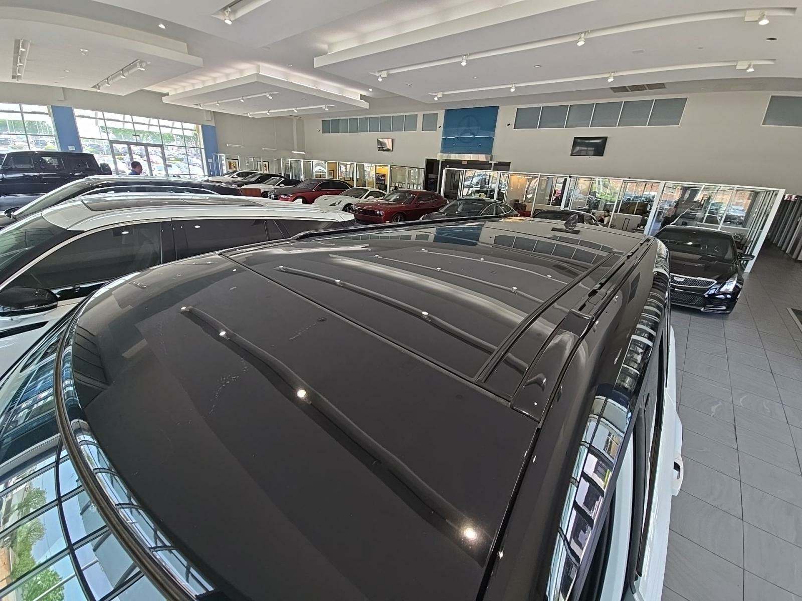 2024 Land Rover Defender 130 X-Dynamic SE AWD