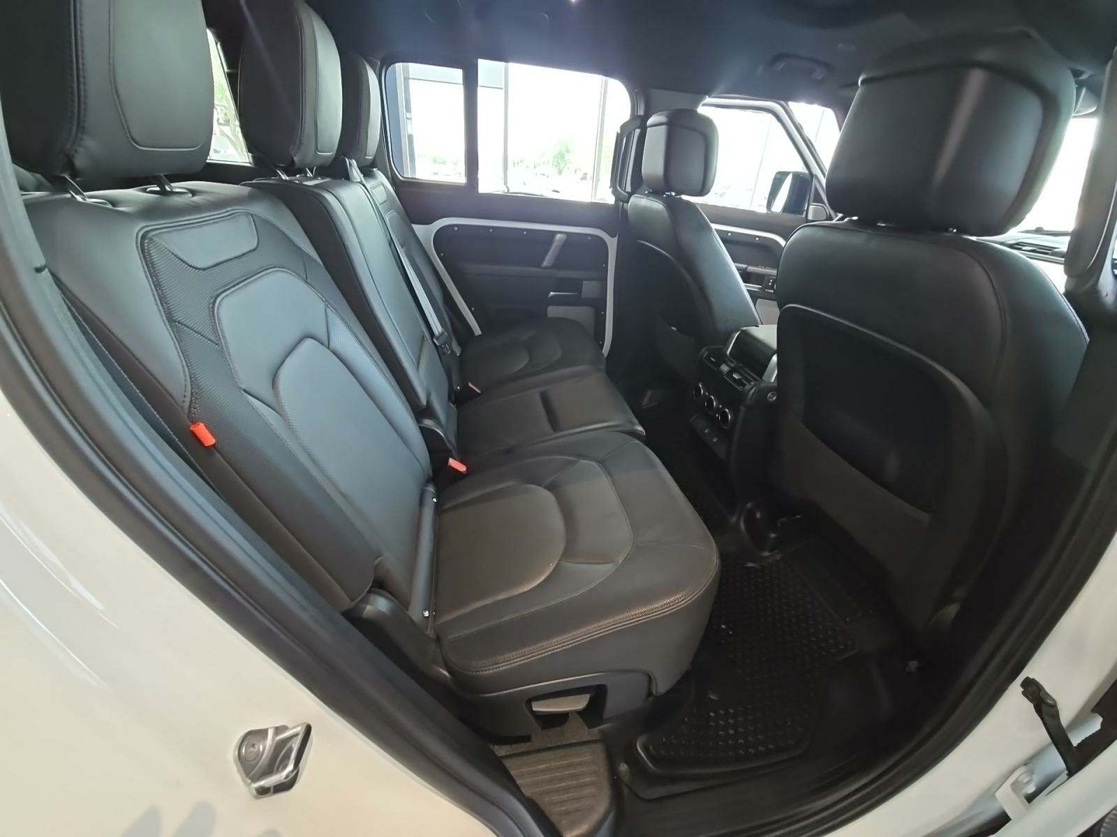 2024 Land Rover Defender 130 X-Dynamic SE AWD