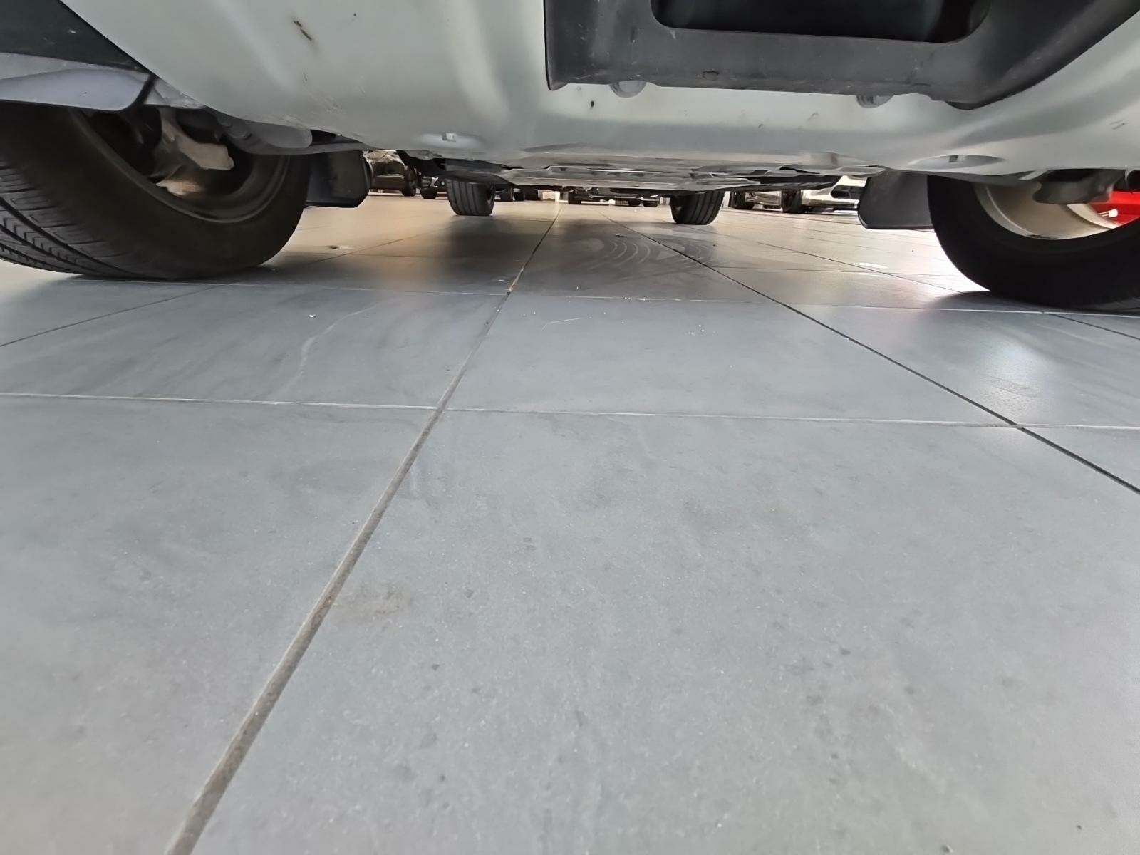 2024 Land Rover Defender 130 X-Dynamic SE AWD