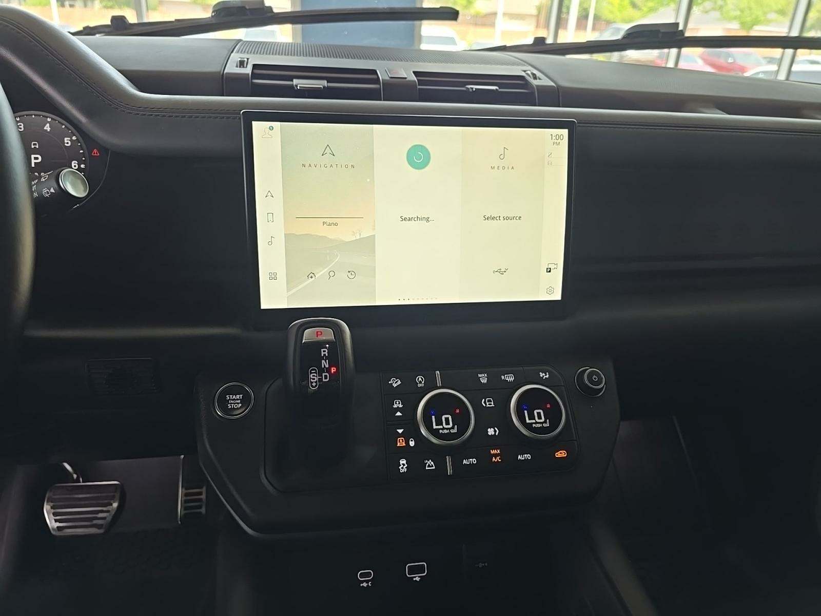 2024 Land Rover Defender 130 X-Dynamic SE AWD