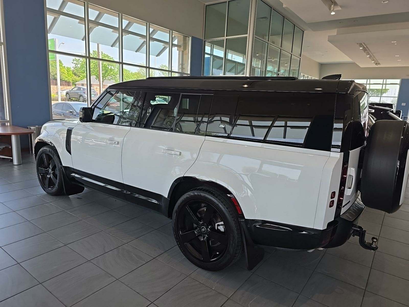 2024 Land Rover Defender 130 X-Dynamic SE AWD