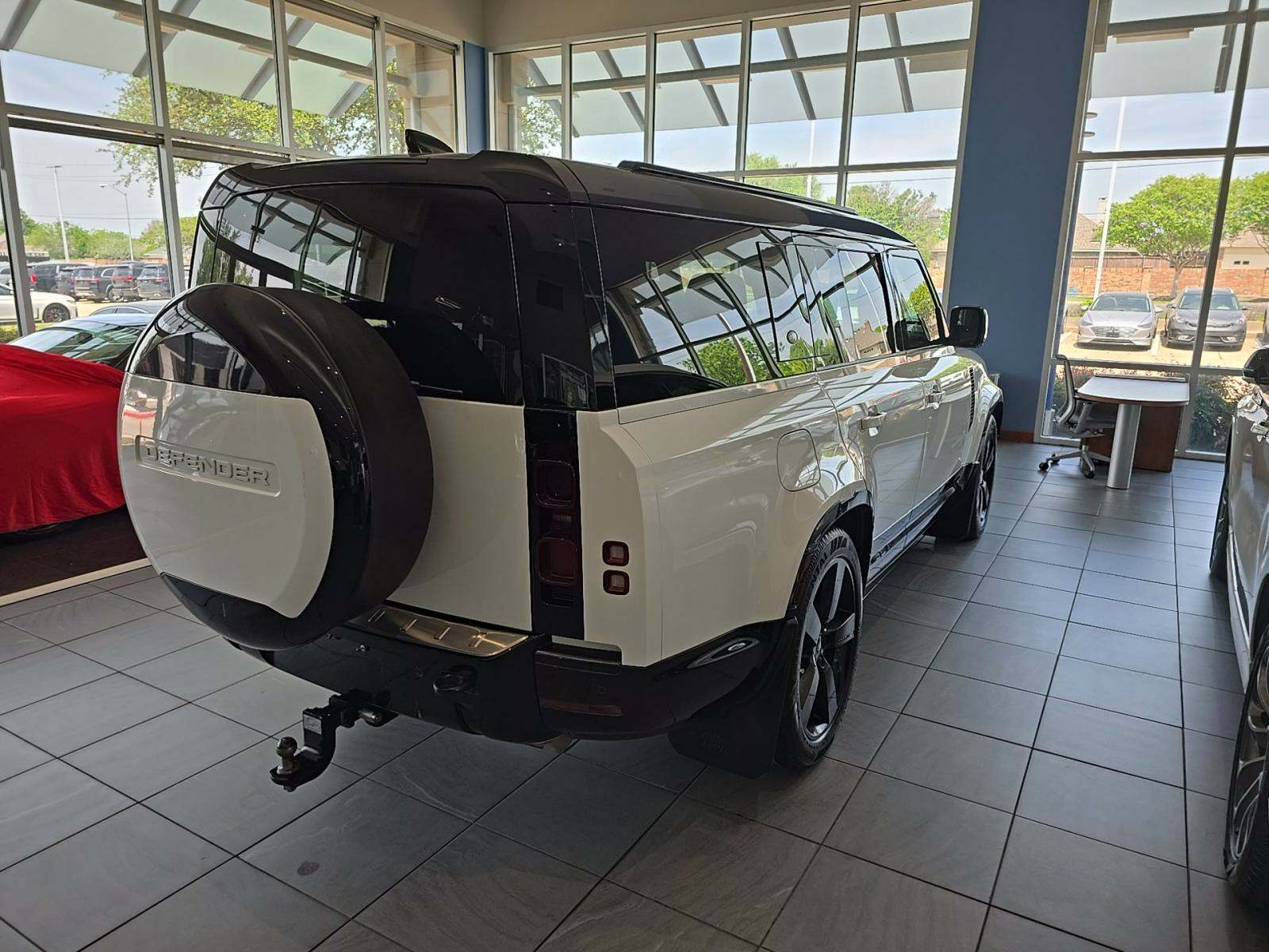 2024 Land Rover Defender 130 X-Dynamic SE AWD