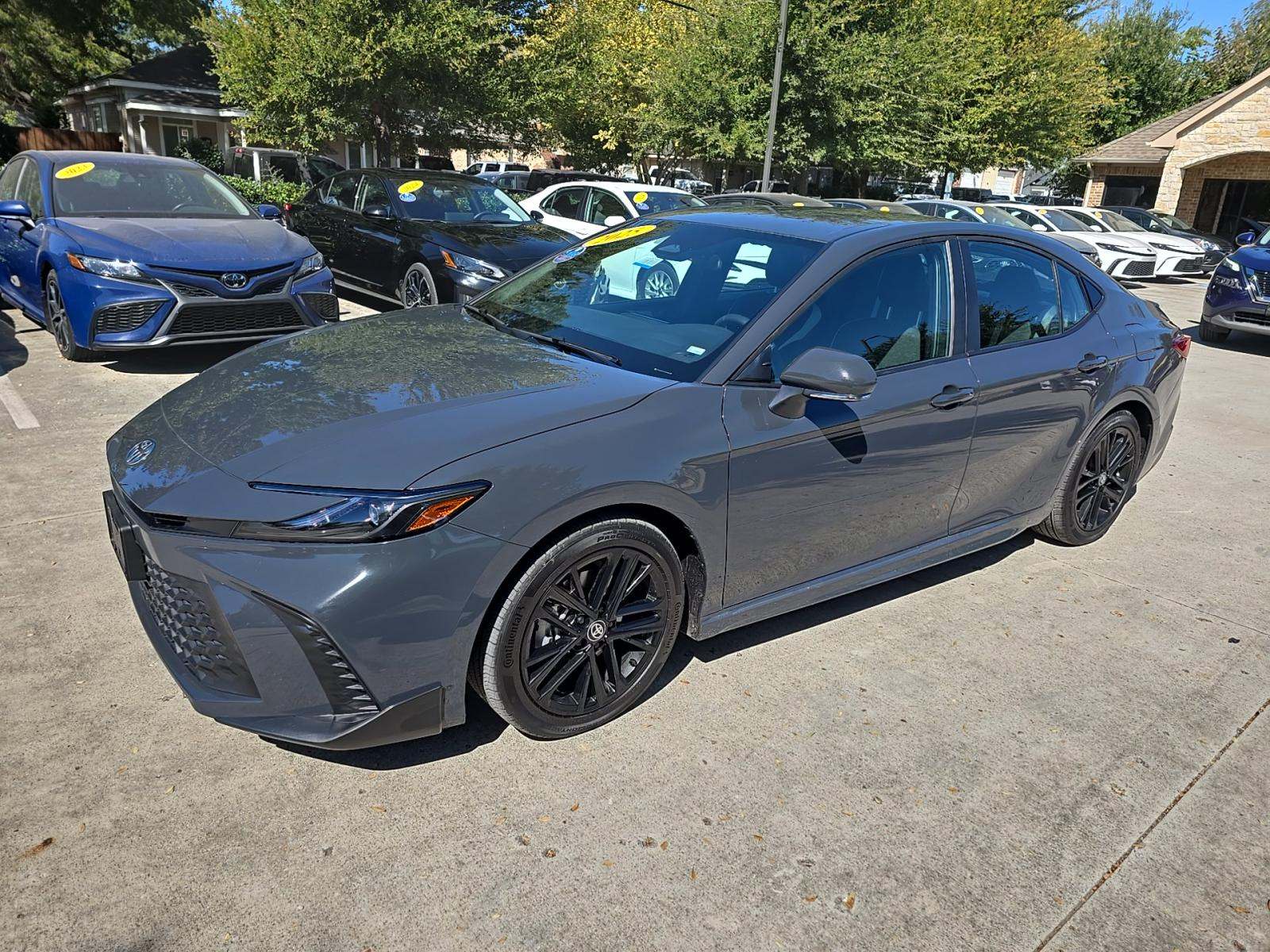 2025 Toyota Camry SE FWD