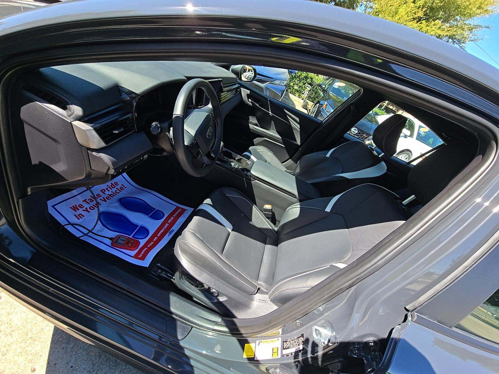 2025 Toyota Camry SE FWD