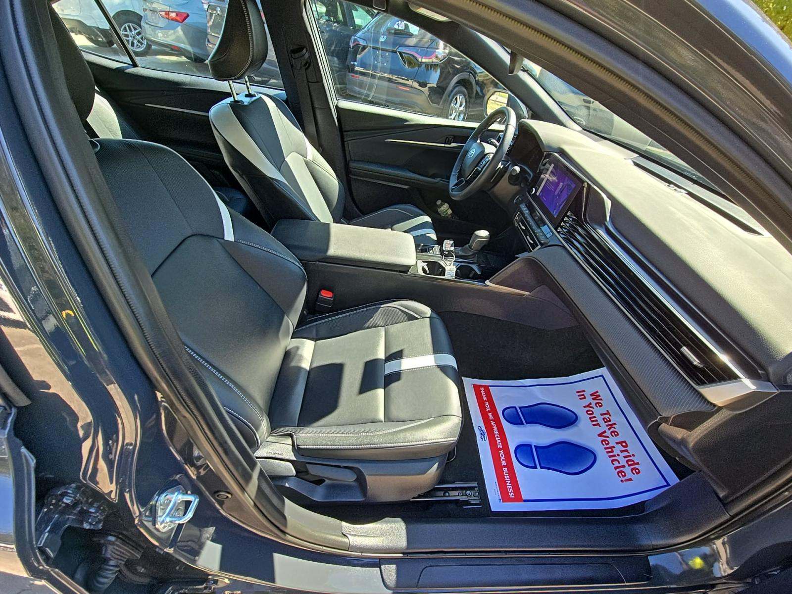 2025 Toyota Camry SE FWD