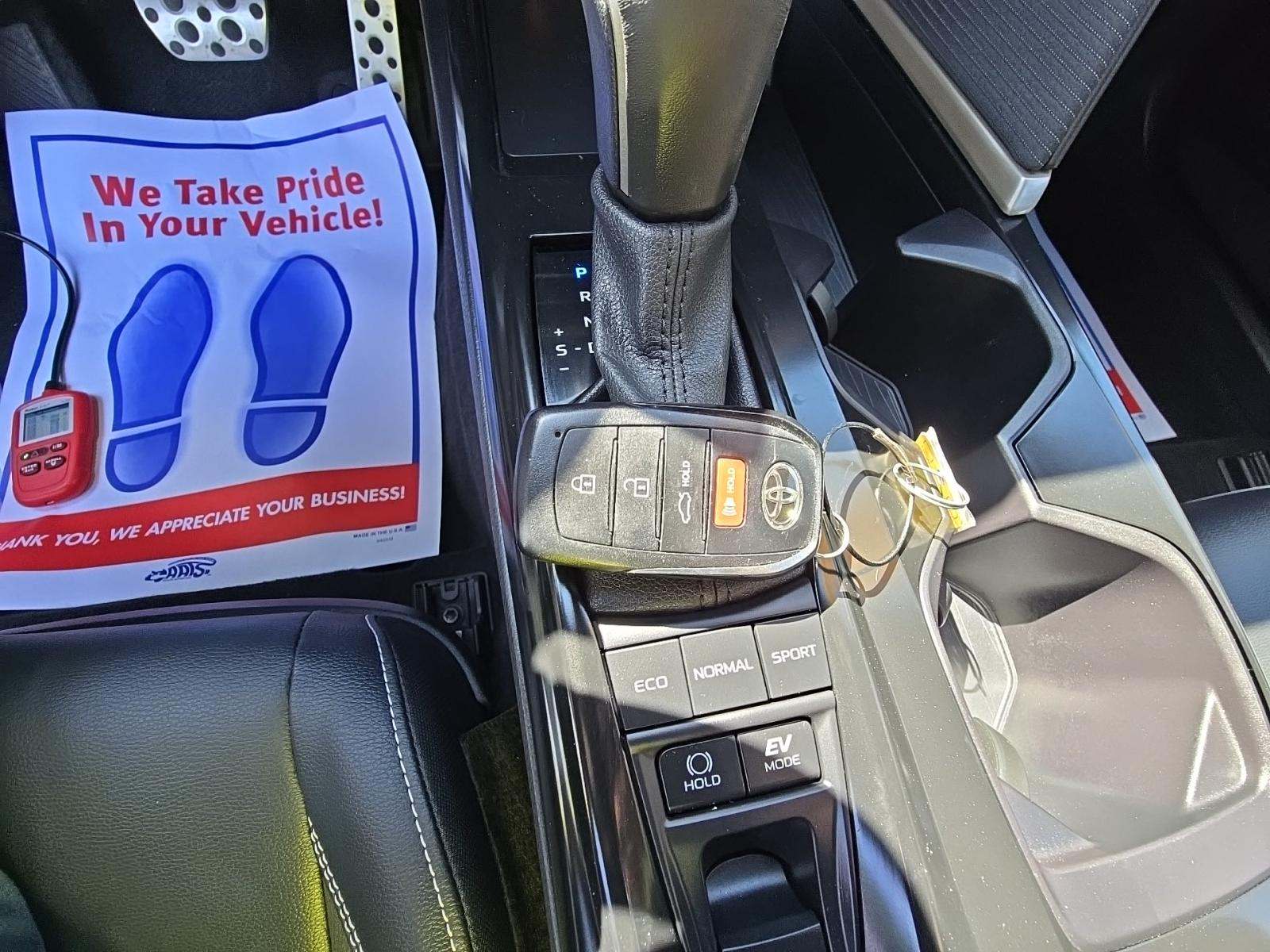 2025 Toyota Camry SE FWD