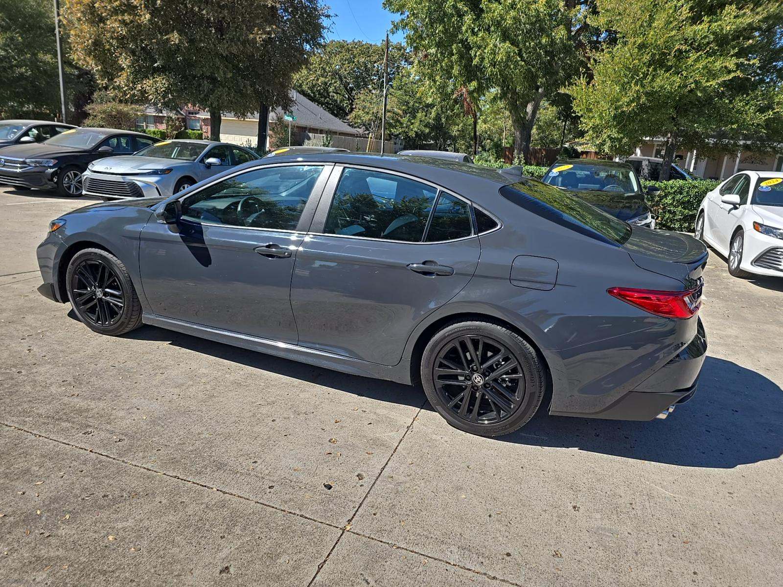 2025 Toyota Camry SE FWD