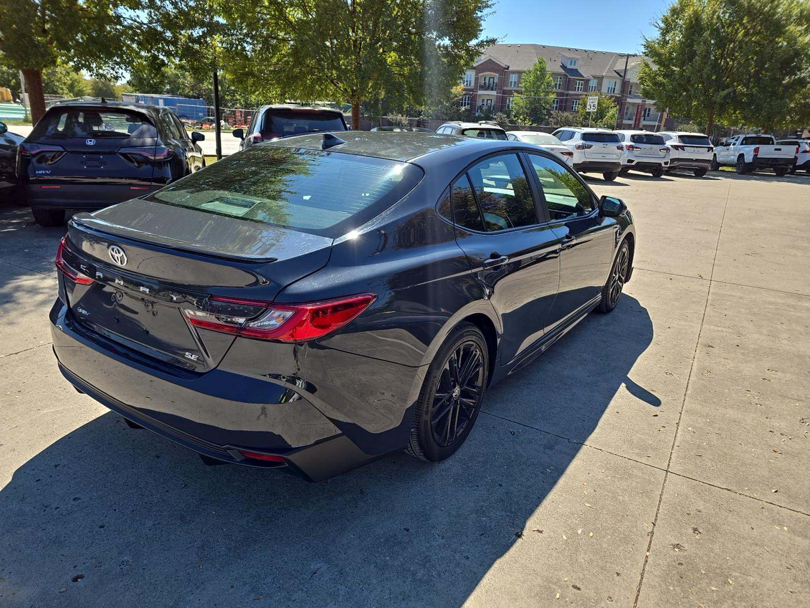 2025 Toyota Camry SE FWD