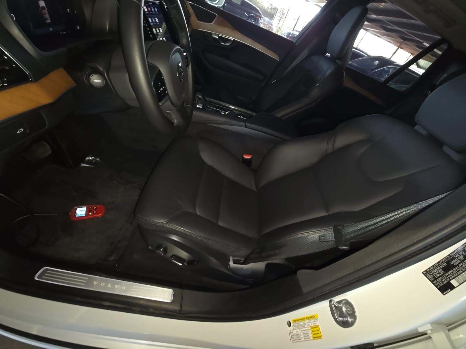 2025 Volvo XC90 B6 Plus AWD