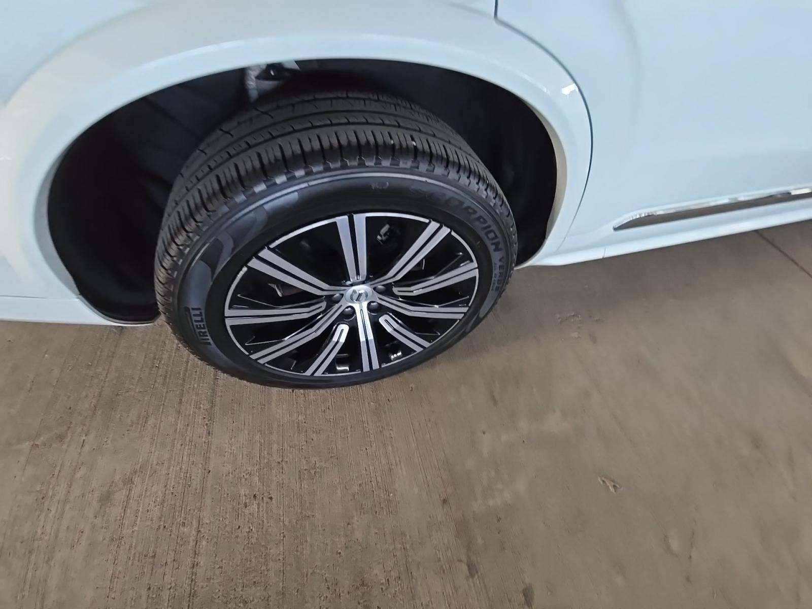 2025 Volvo XC90 B6 Plus AWD