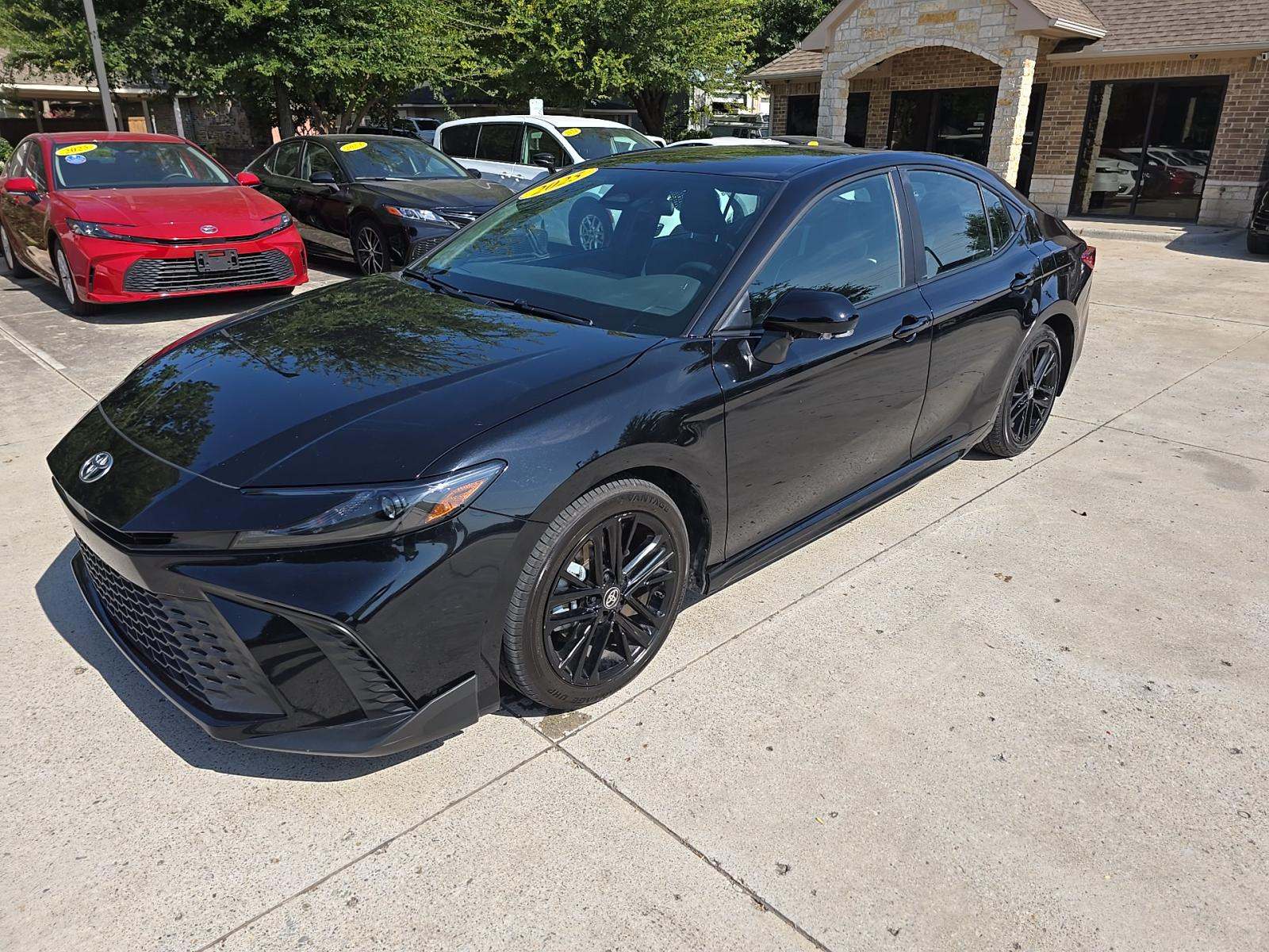 2025 Toyota Camry SE FWD