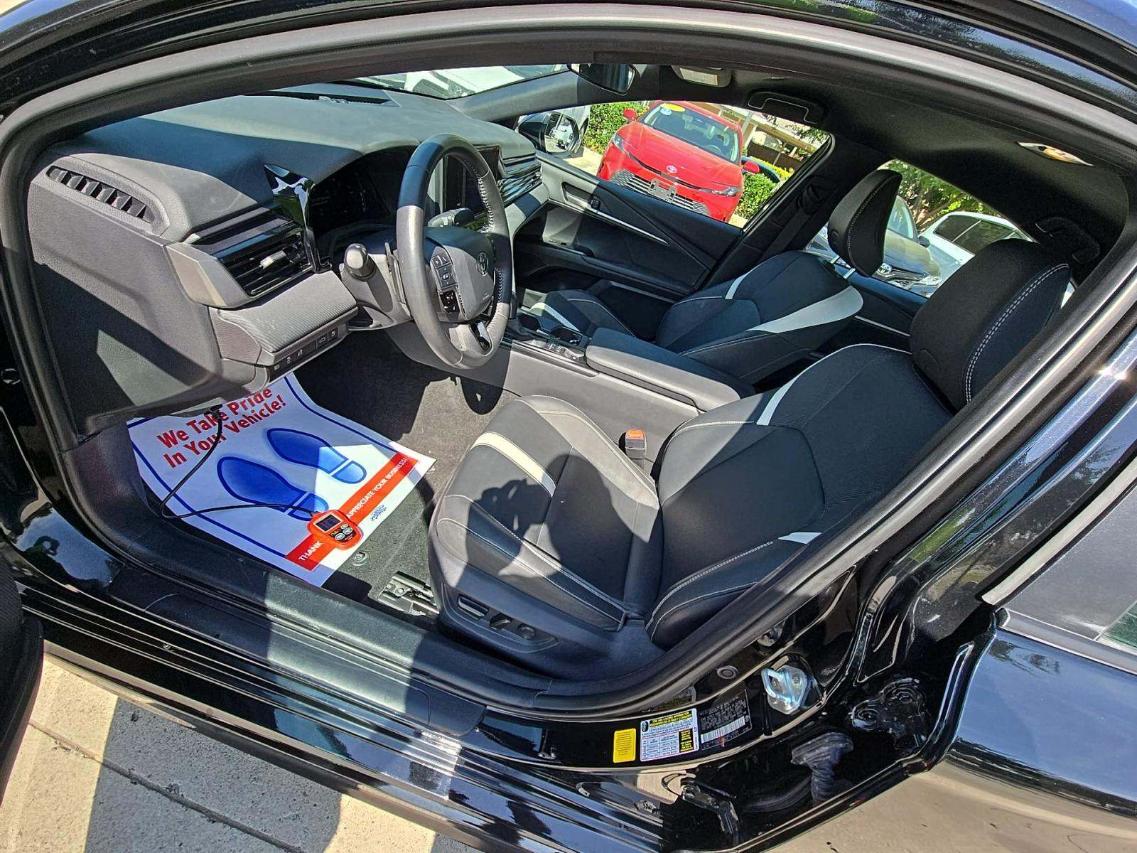 2025 Toyota Camry SE FWD