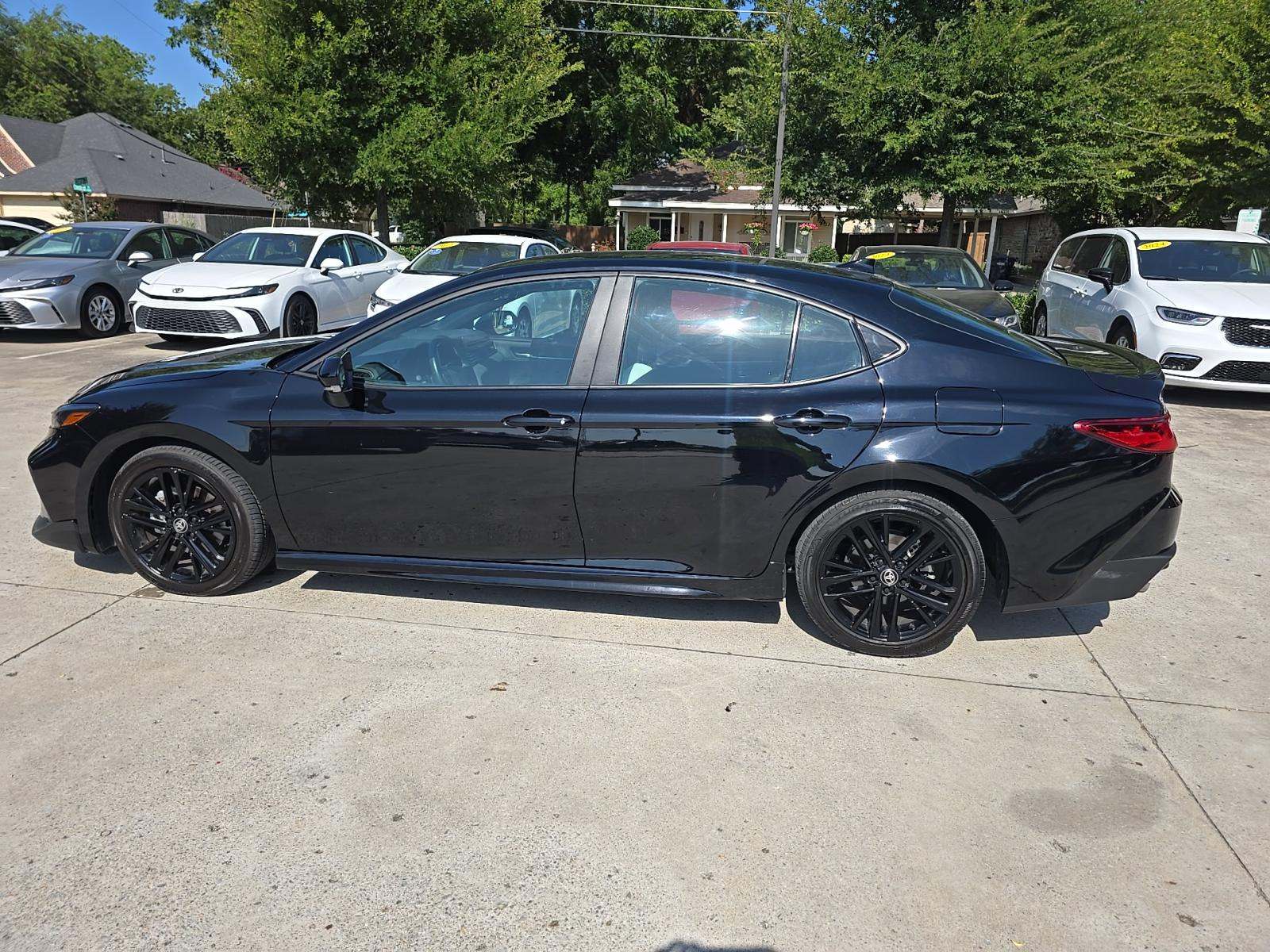 2025 Toyota Camry SE FWD