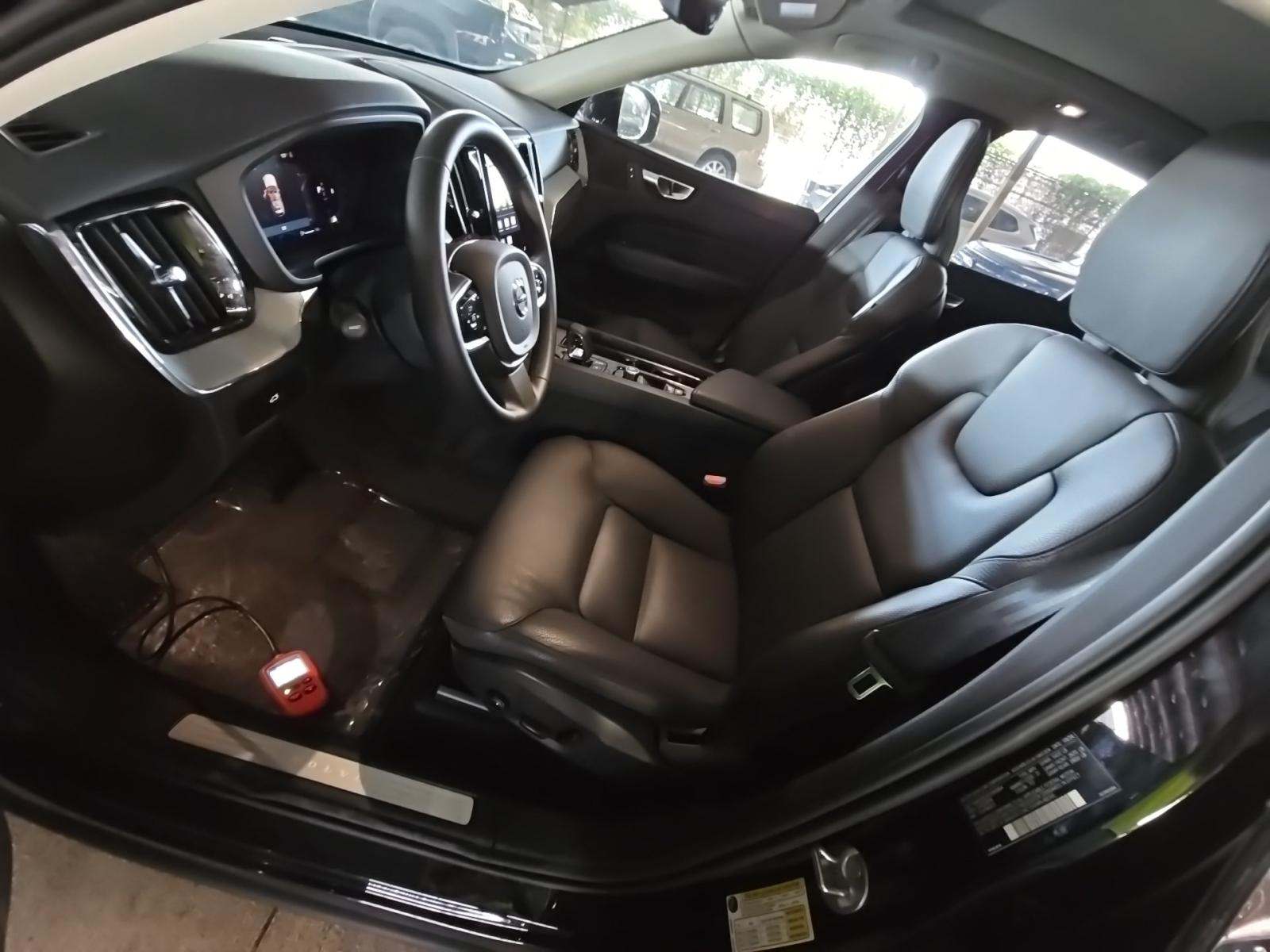 2025 Volvo XC60 B5 Plus AWD