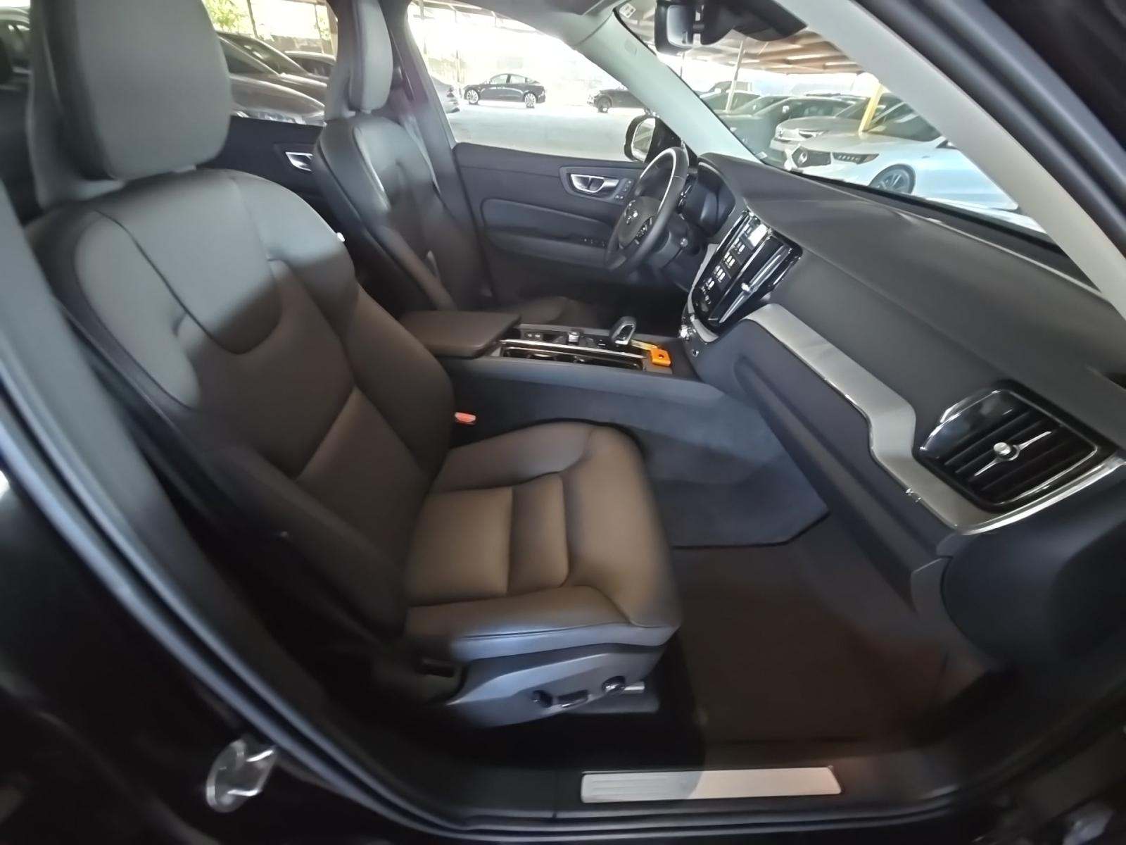 2025 Volvo XC60 B5 Plus AWD