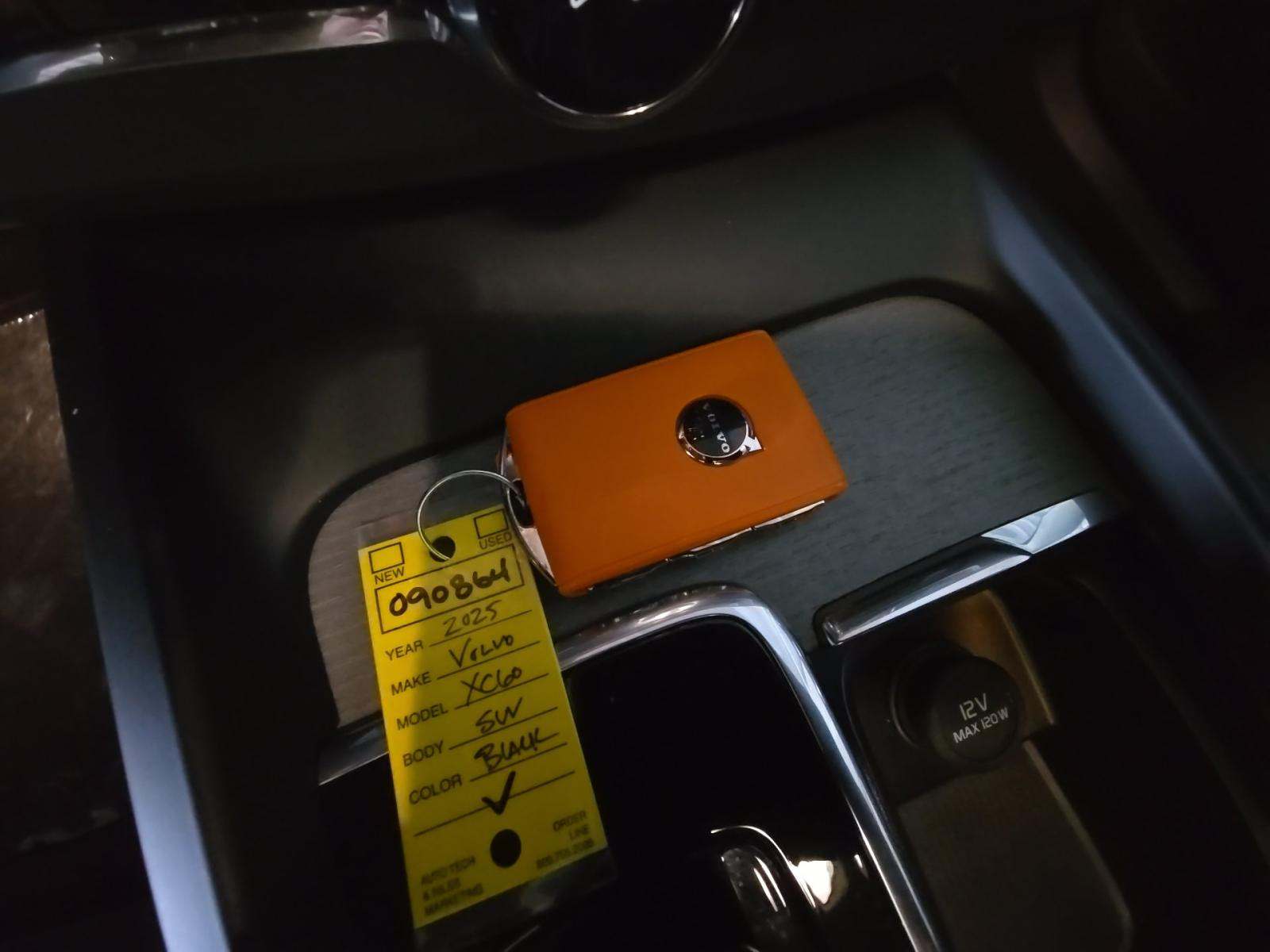 2025 Volvo XC60 B5 Plus AWD