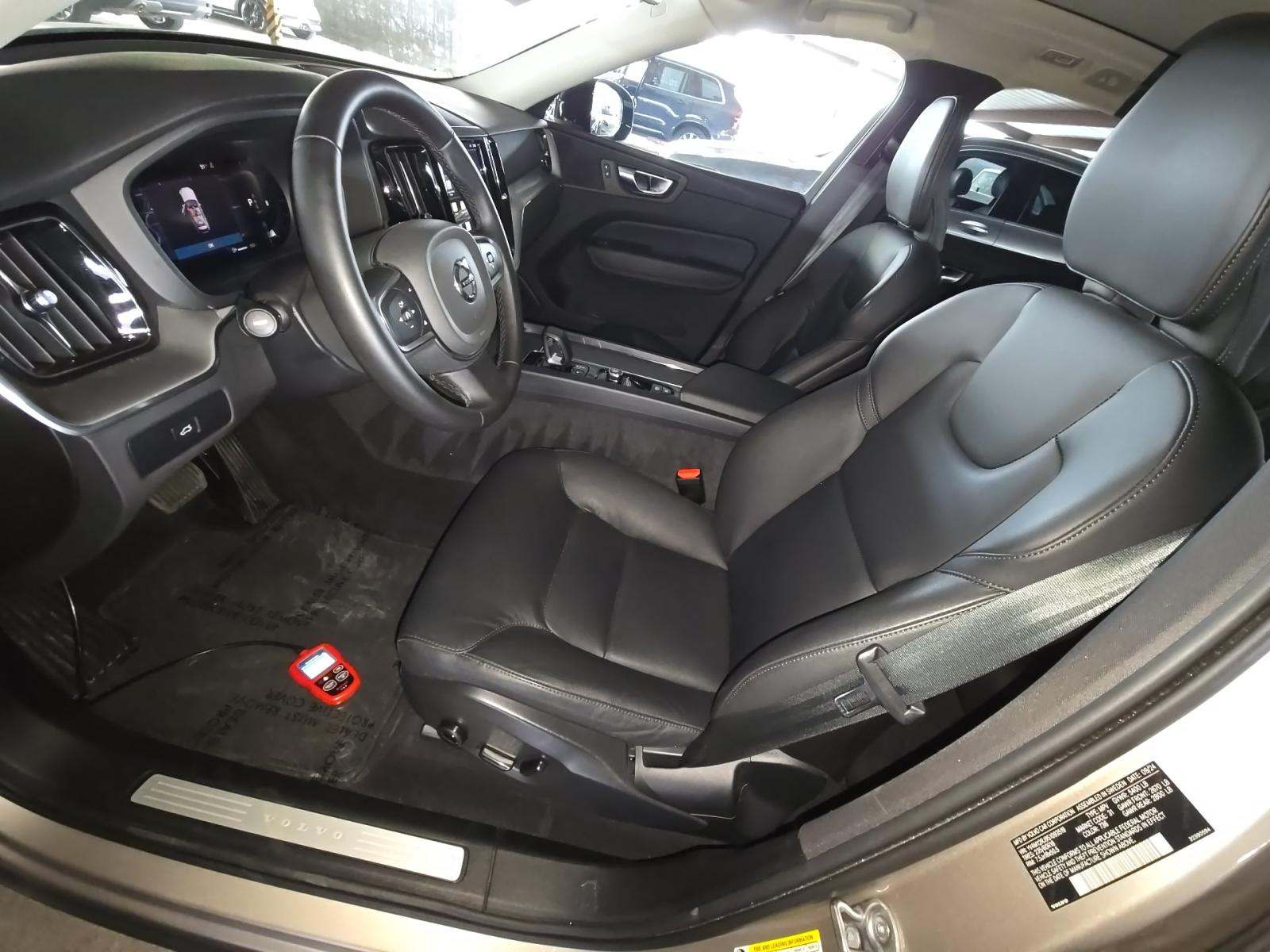 2025 Volvo XC60 B5 Core AWD