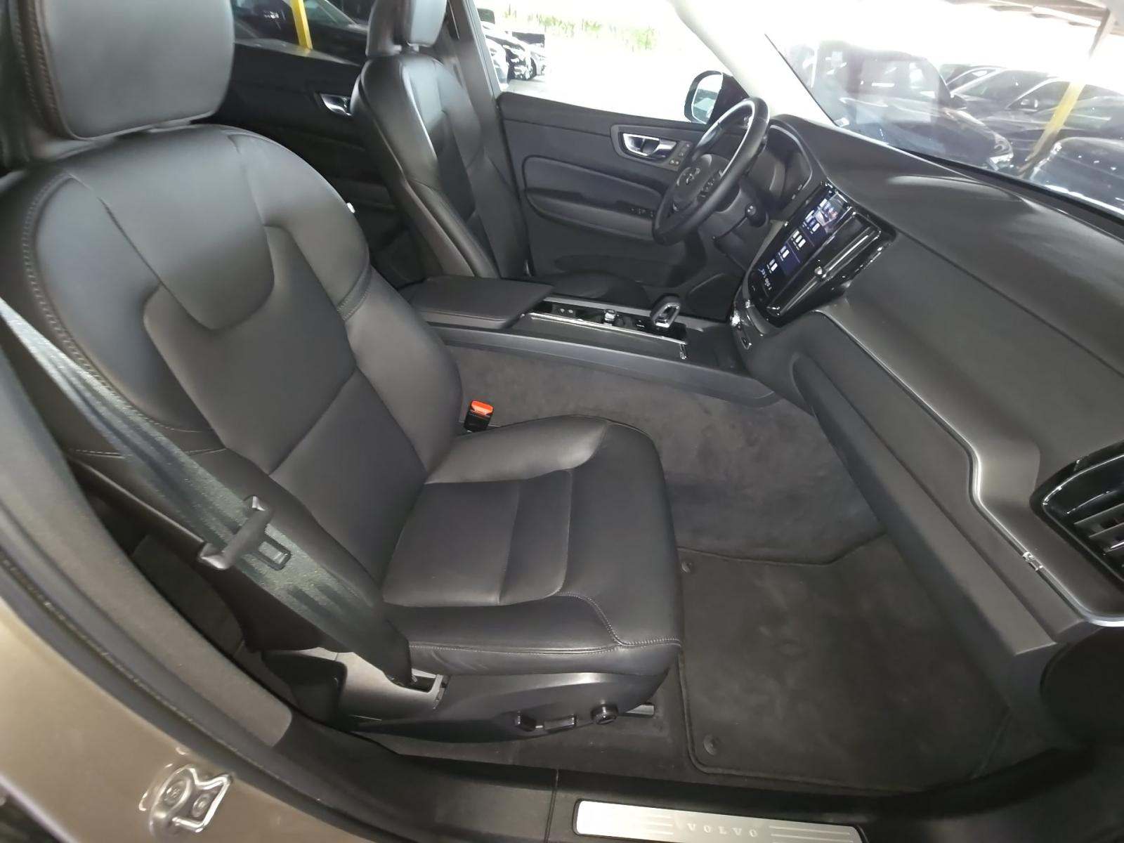 2025 Volvo XC60 B5 Core AWD