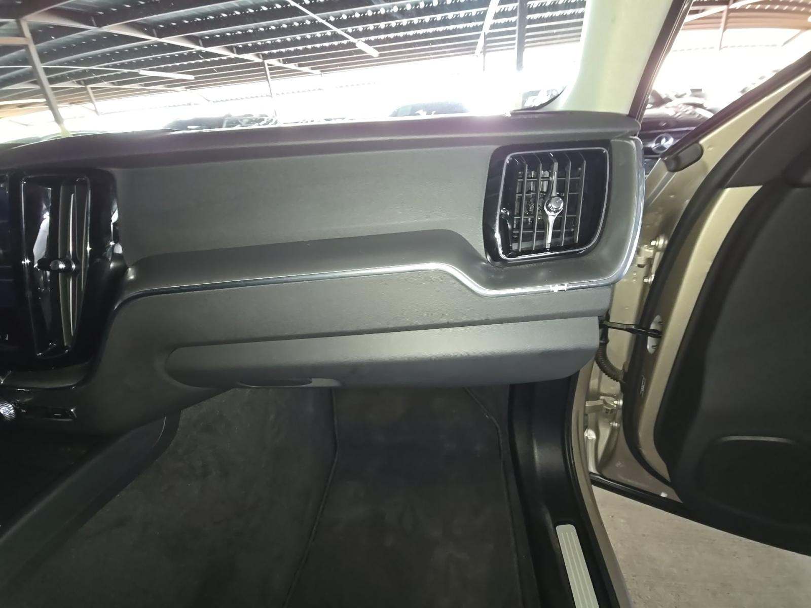 2025 Volvo XC60 B5 Core AWD