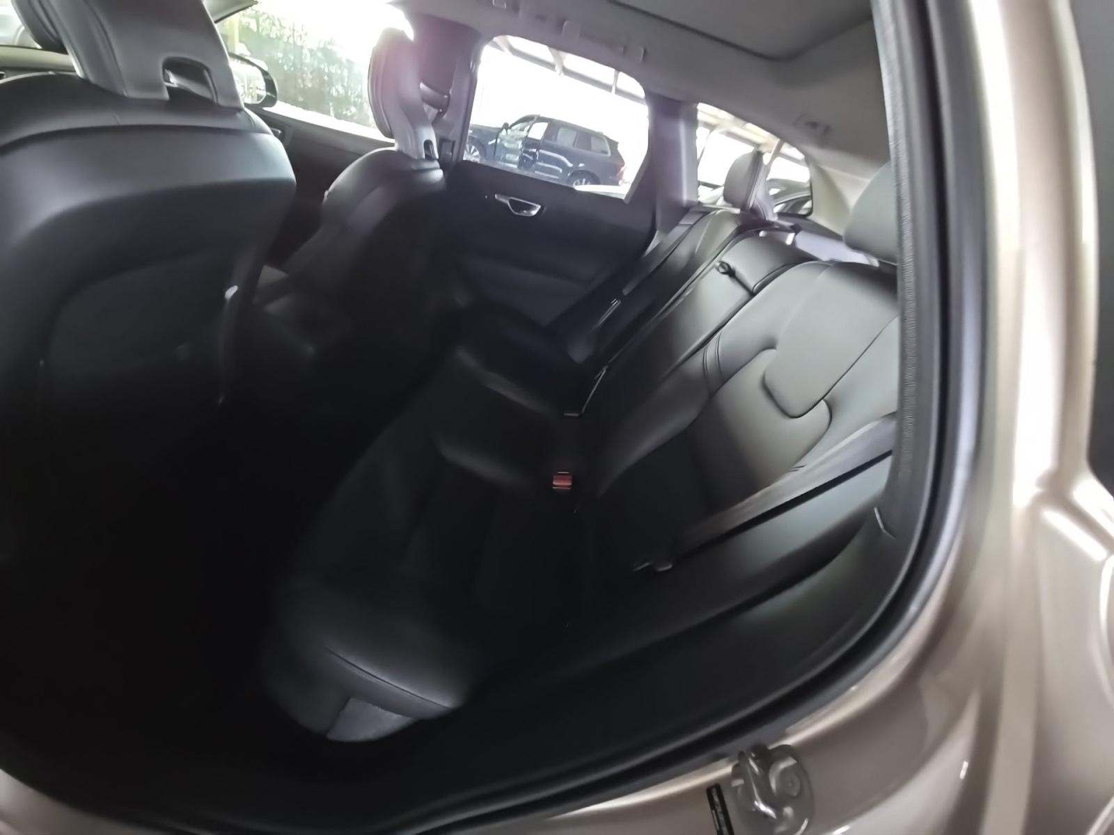 2025 Volvo XC60 B5 Core AWD