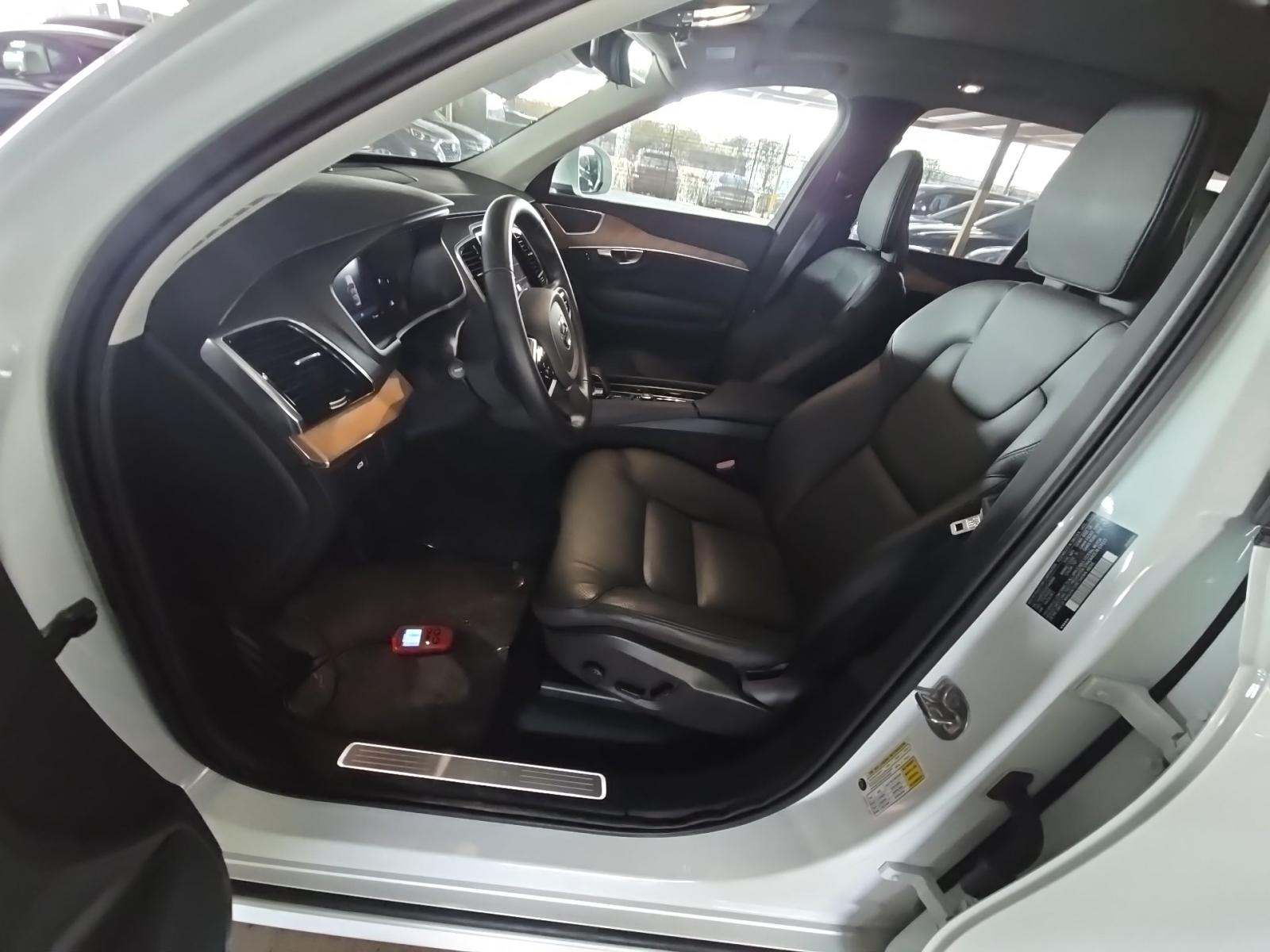 2025 Volvo XC90 B6 Plus AWD