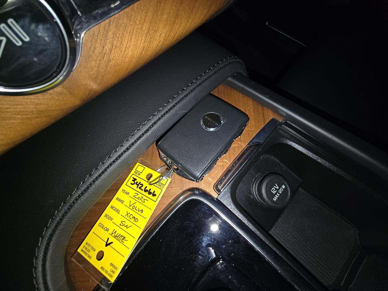 2025 Volvo XC90 B6 Plus AWD