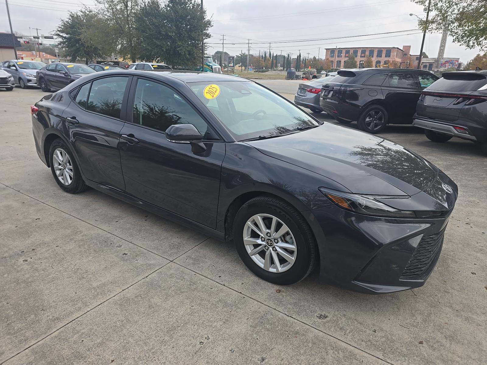 2025 Toyota Camry LE FWD