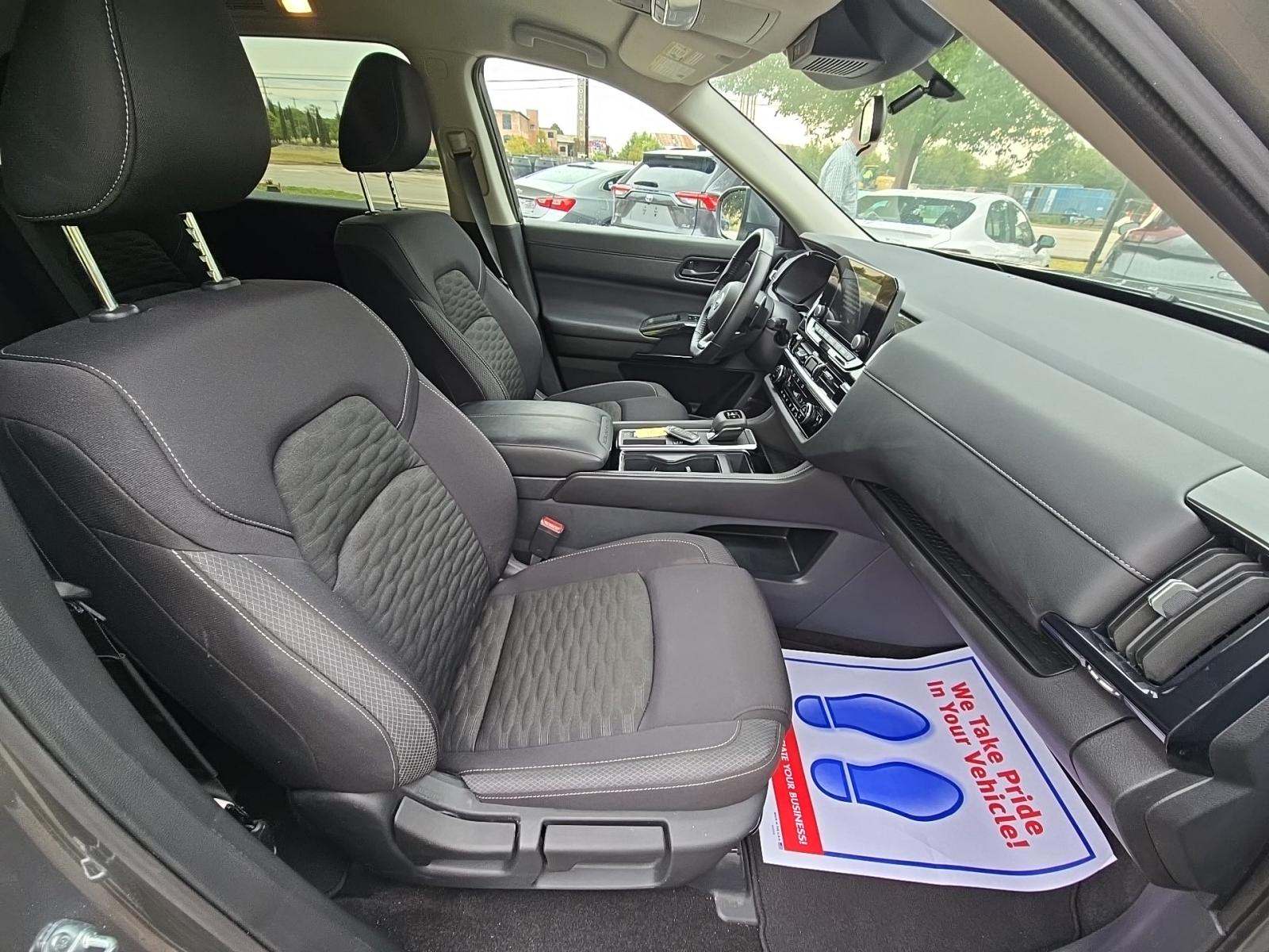 2025 Nissan Pathfinder SV FWD