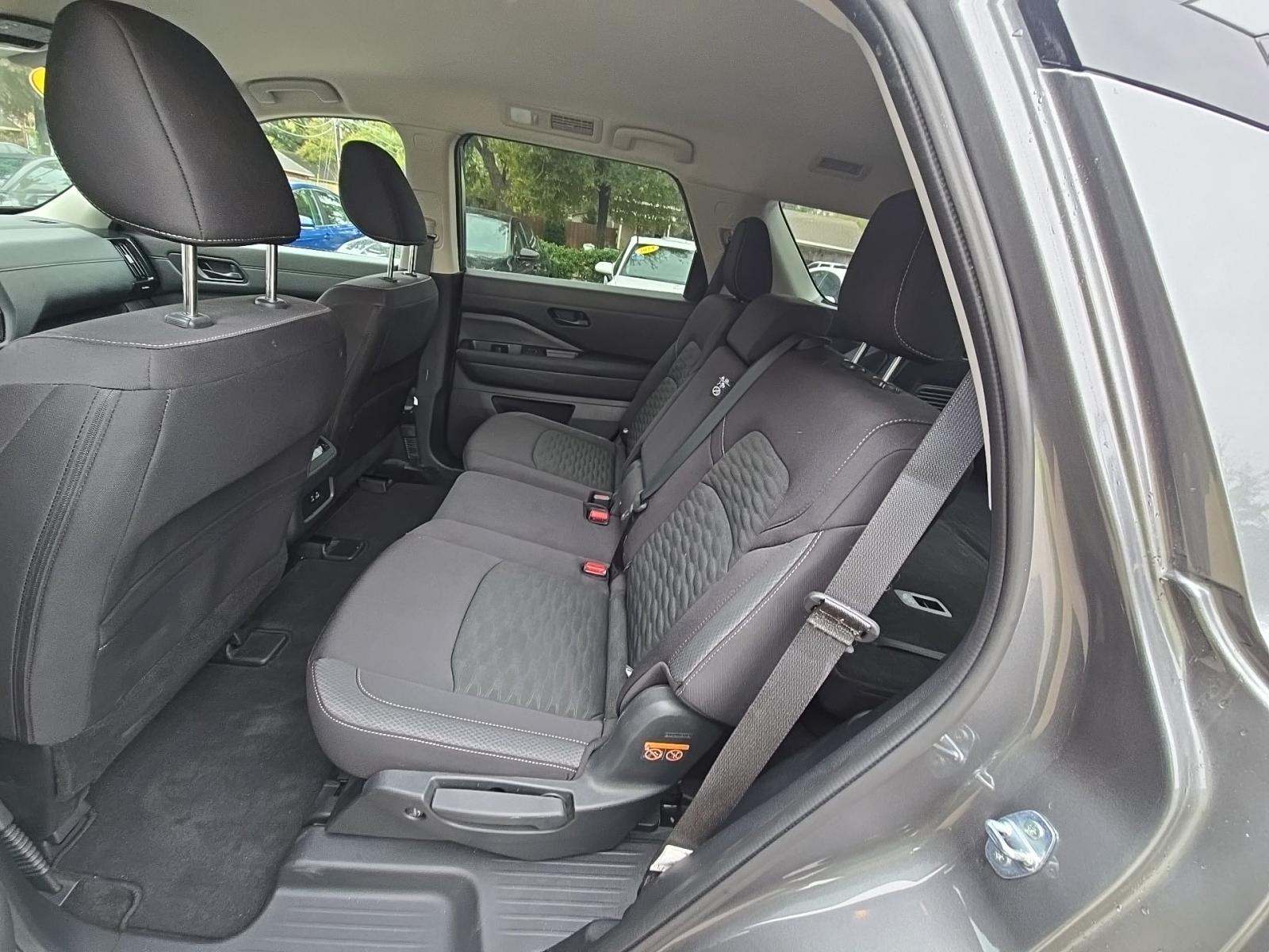 2025 Nissan Pathfinder SV FWD