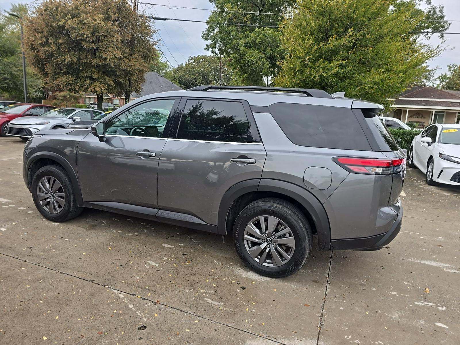 2025 Nissan Pathfinder SV FWD