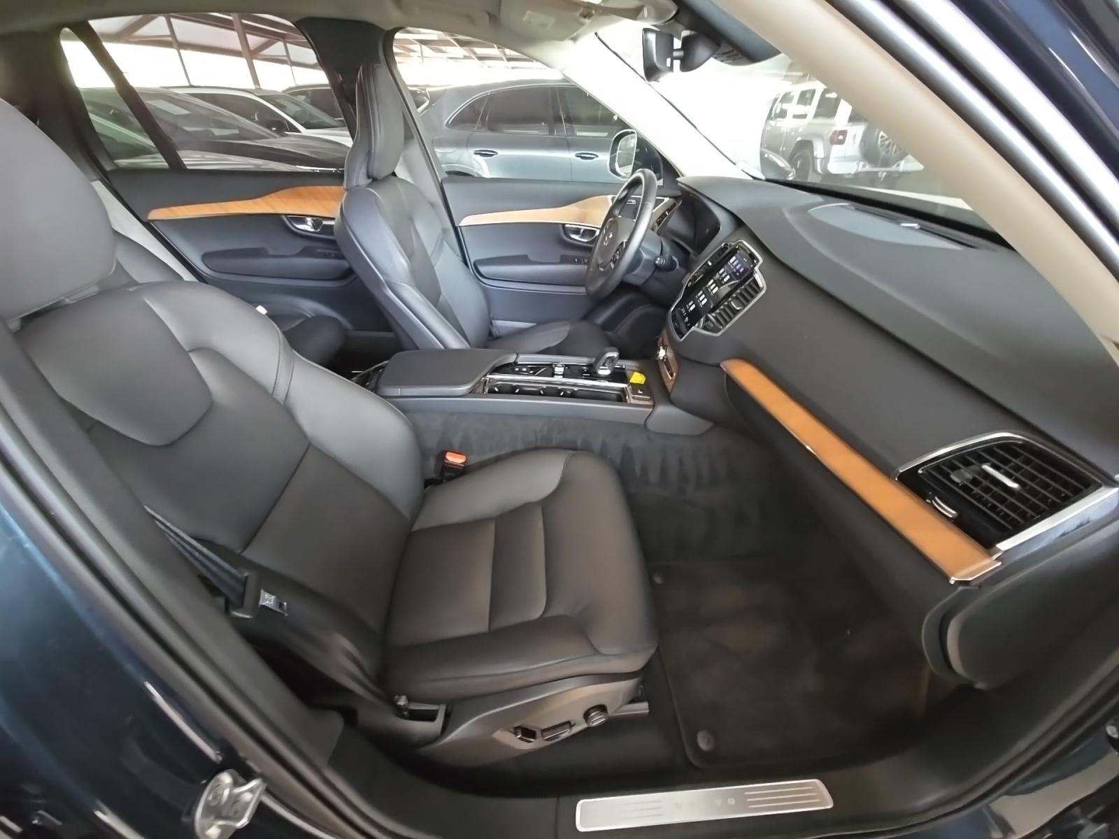 2025 Volvo XC90 B6 Plus AWD