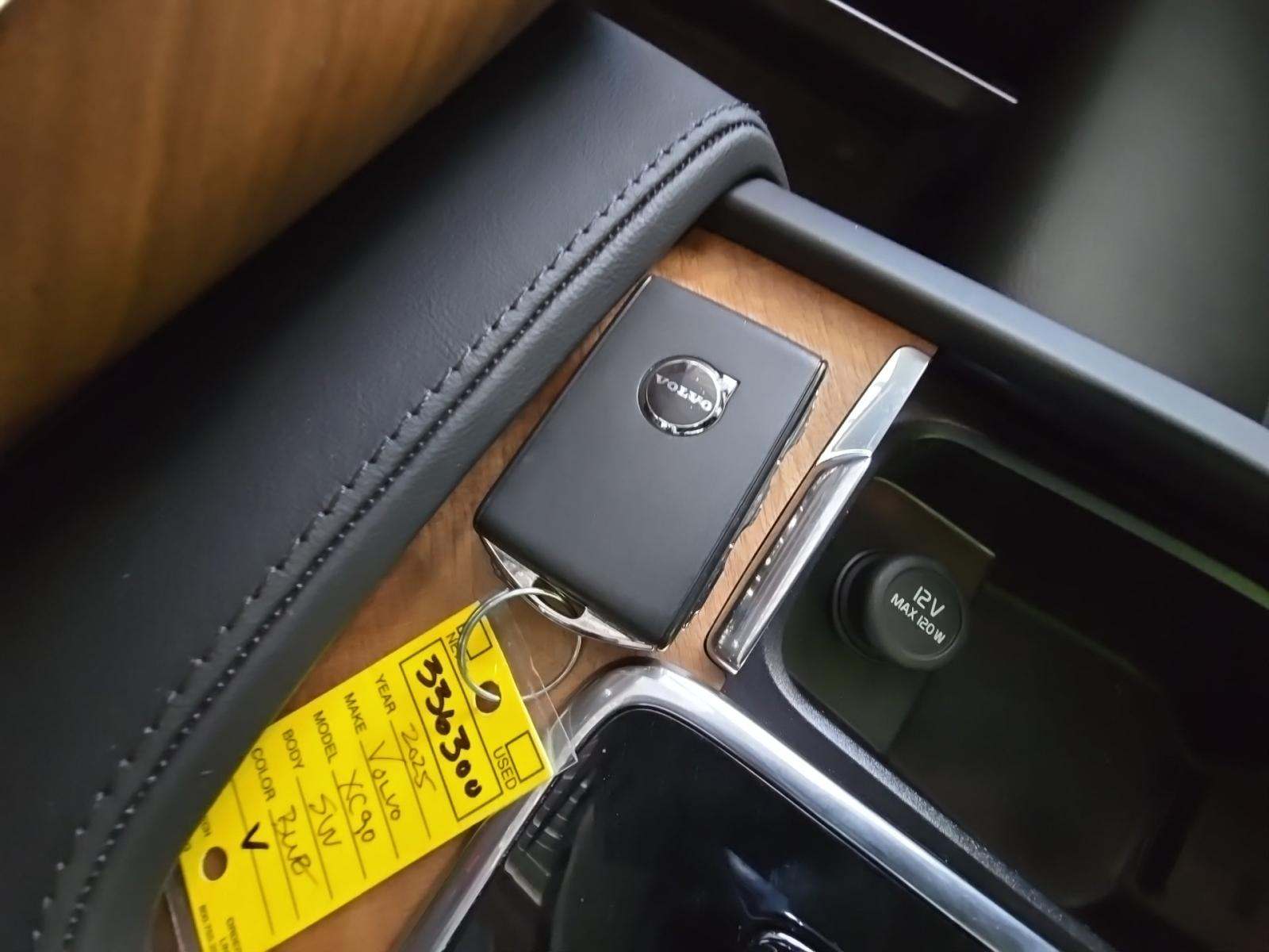 2025 Volvo XC90 B6 Plus AWD