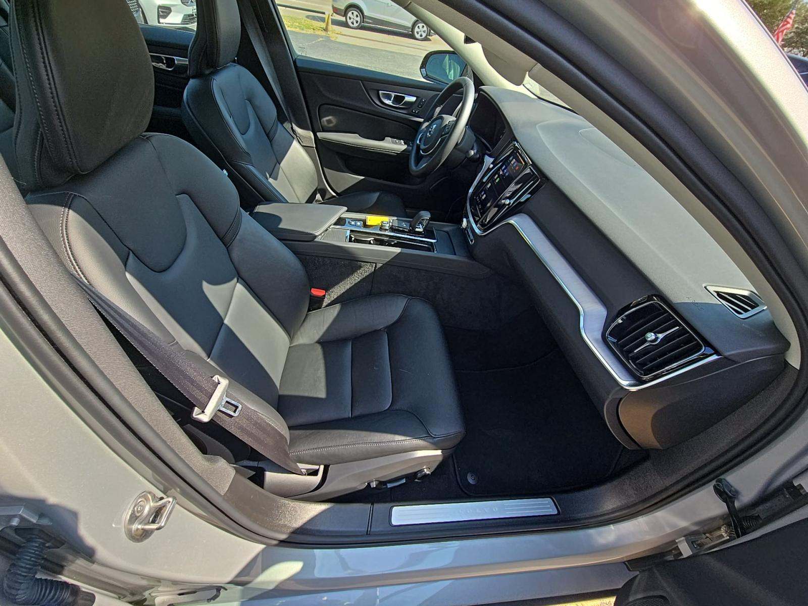 2025 Volvo S60 B5 Core AWD