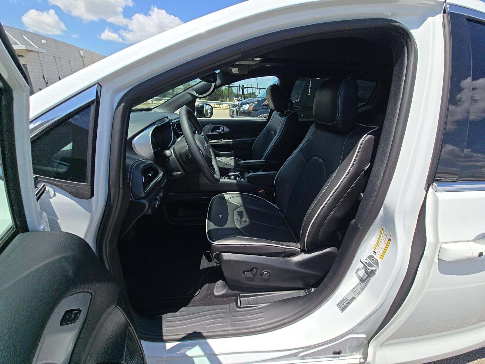 2026 Chrysler Pacifica Limited FWD