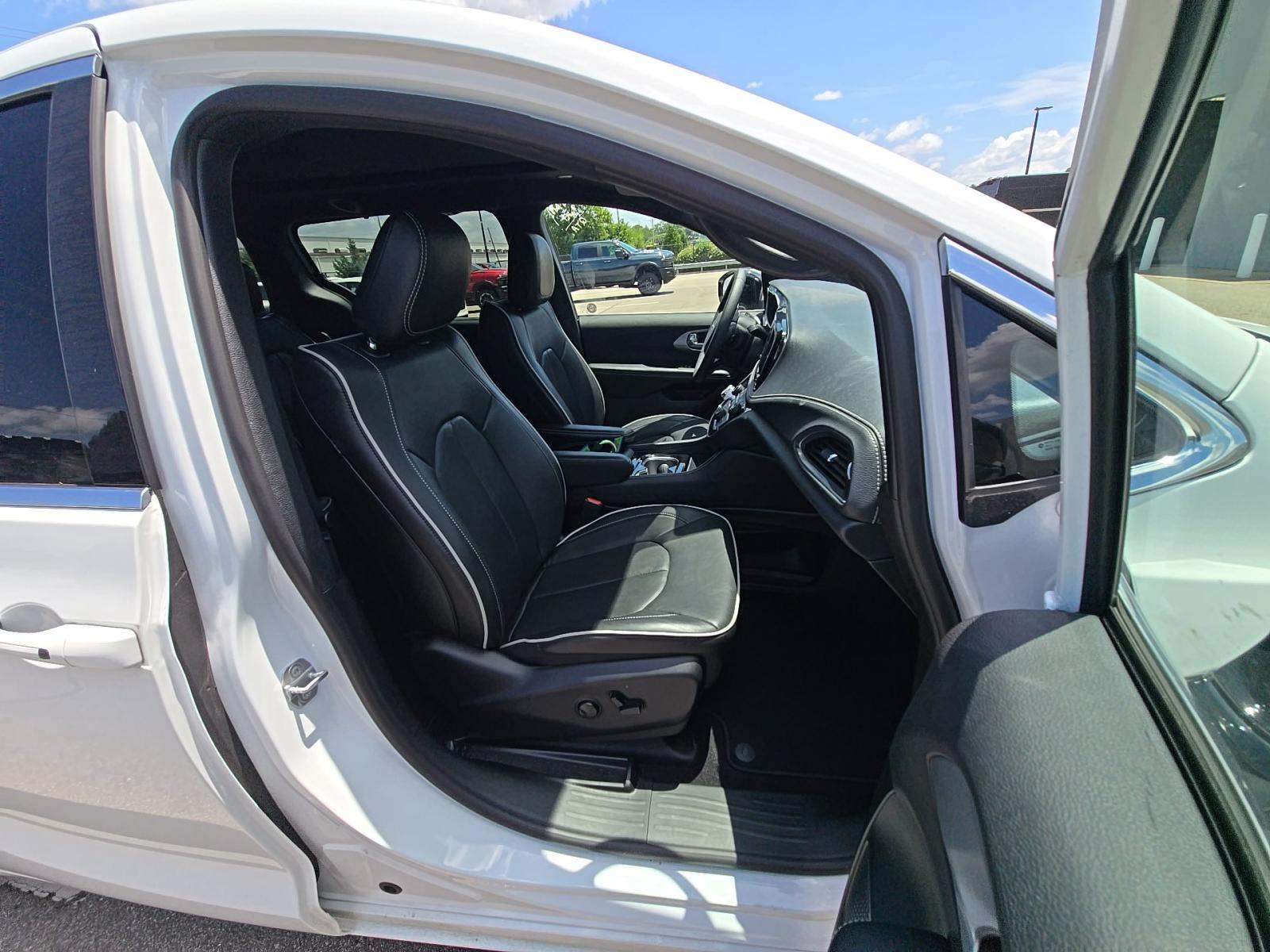 2026 Chrysler Pacifica Limited FWD