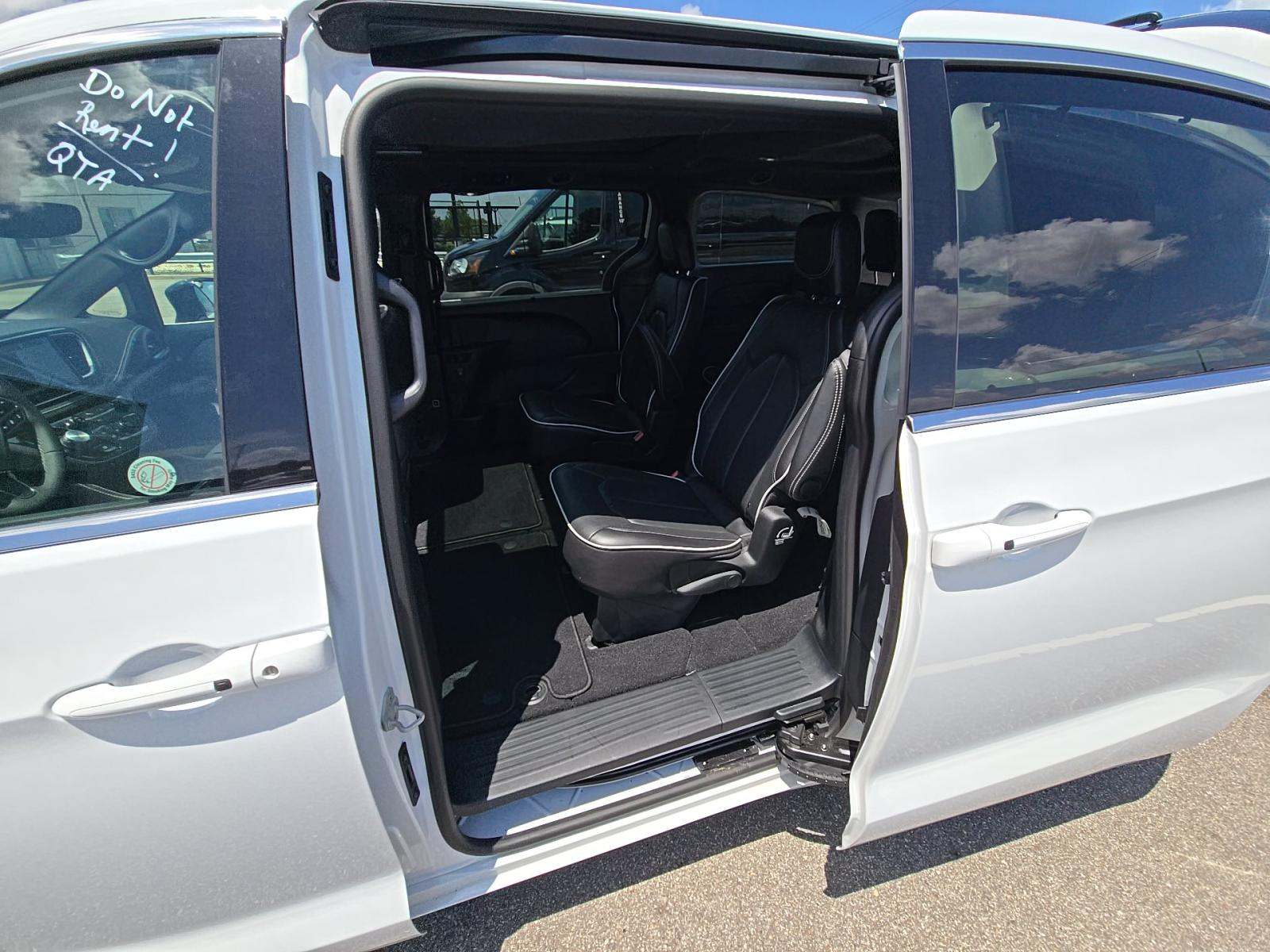 2026 Chrysler Pacifica Limited FWD