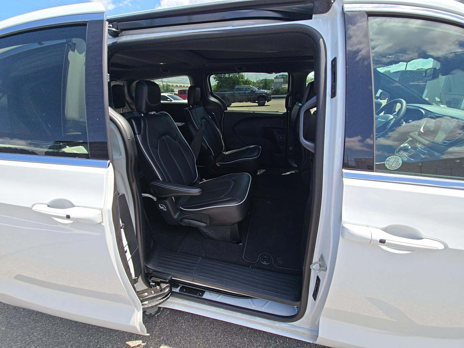 2026 Chrysler Pacifica Limited FWD