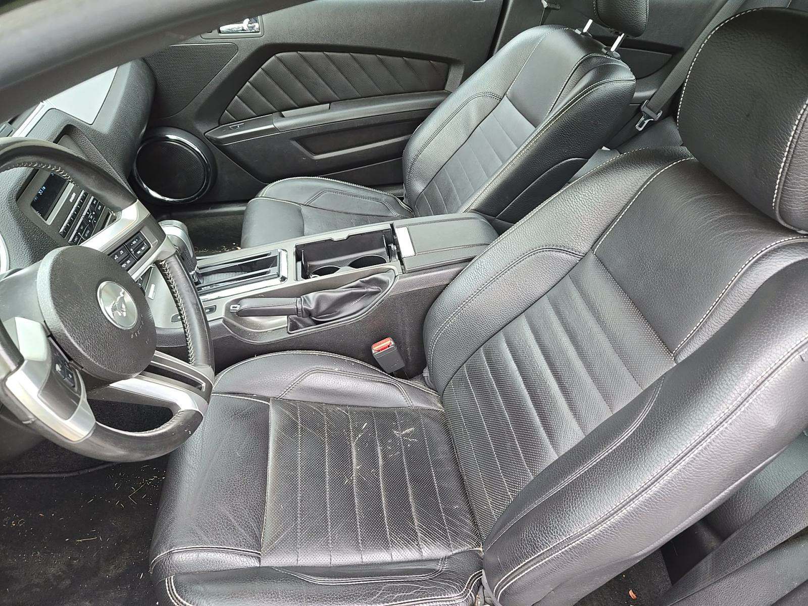 2011 Ford Mustang V6 Premium RWD