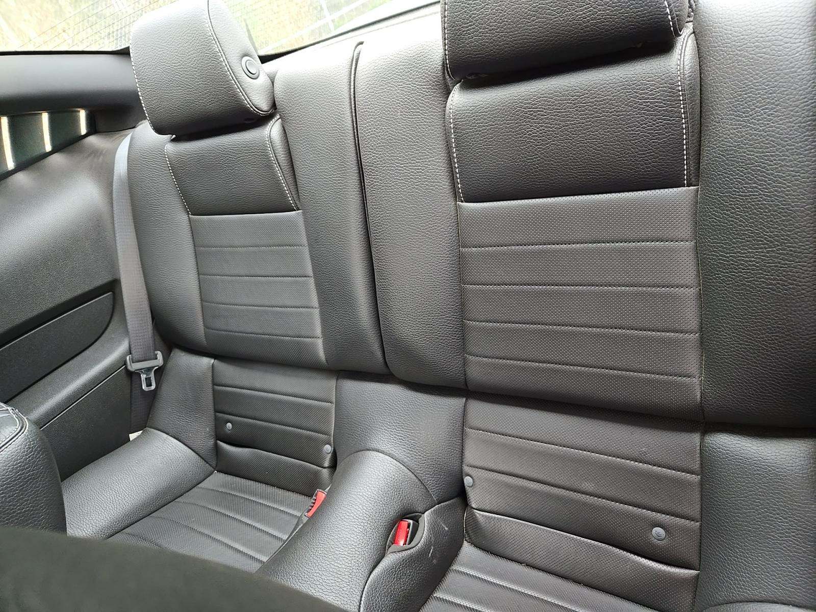 2011 Ford Mustang V6 Premium RWD