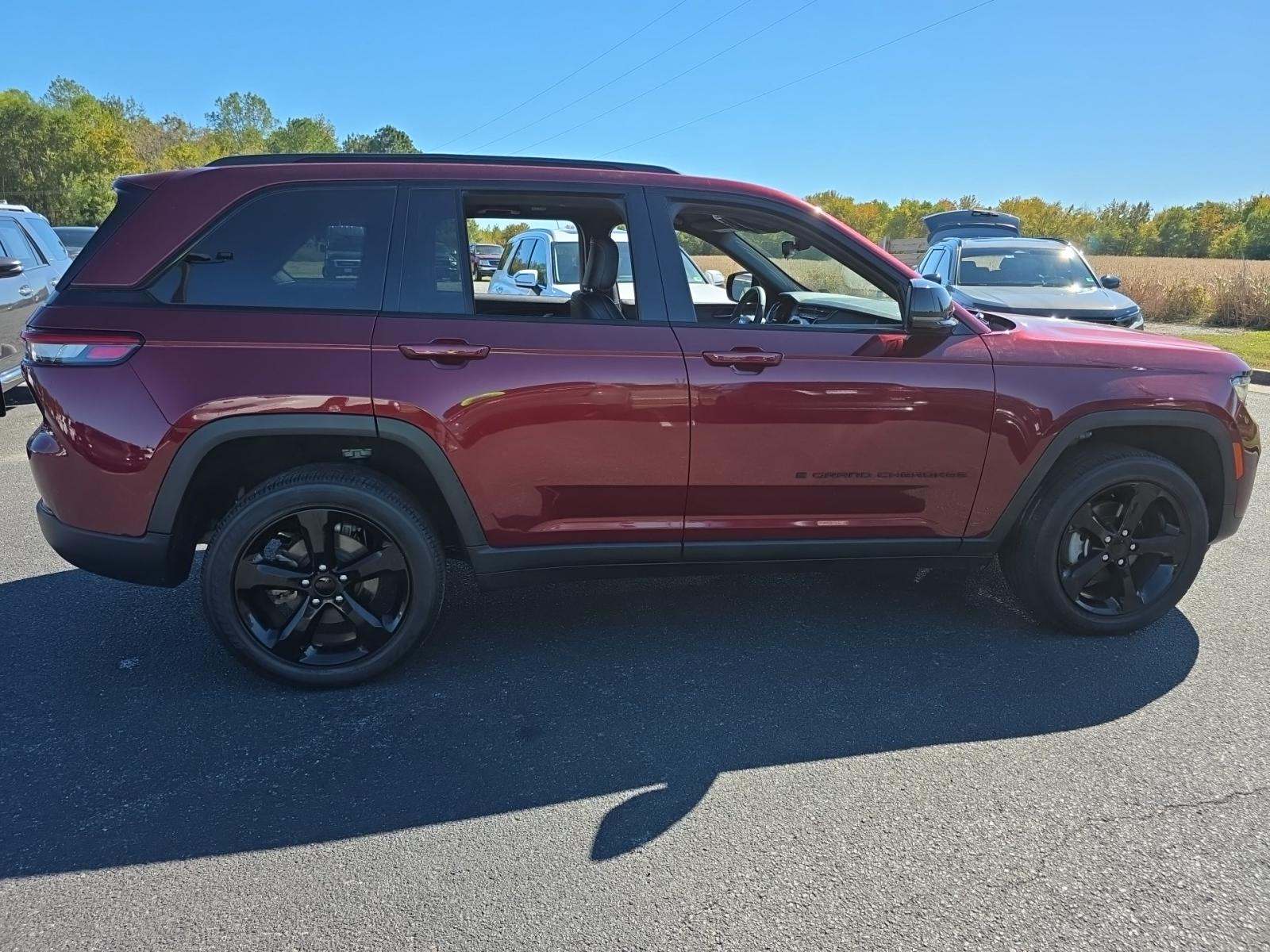 2023 Jeep Grand Cherokee Altitude AWD