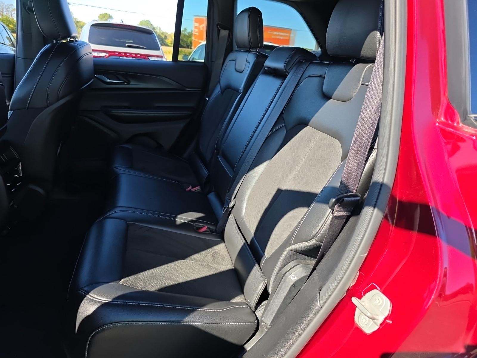 2023 Jeep Grand Cherokee Altitude AWD