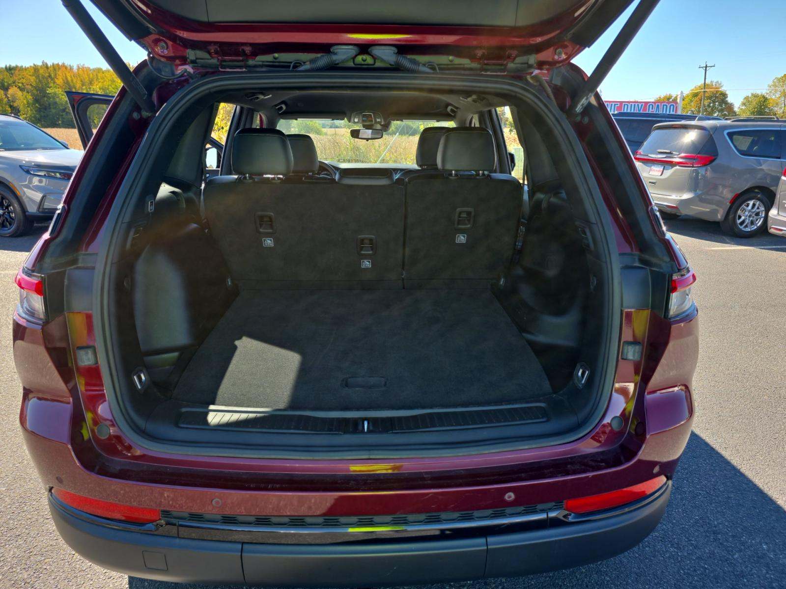 2023 Jeep Grand Cherokee Altitude AWD