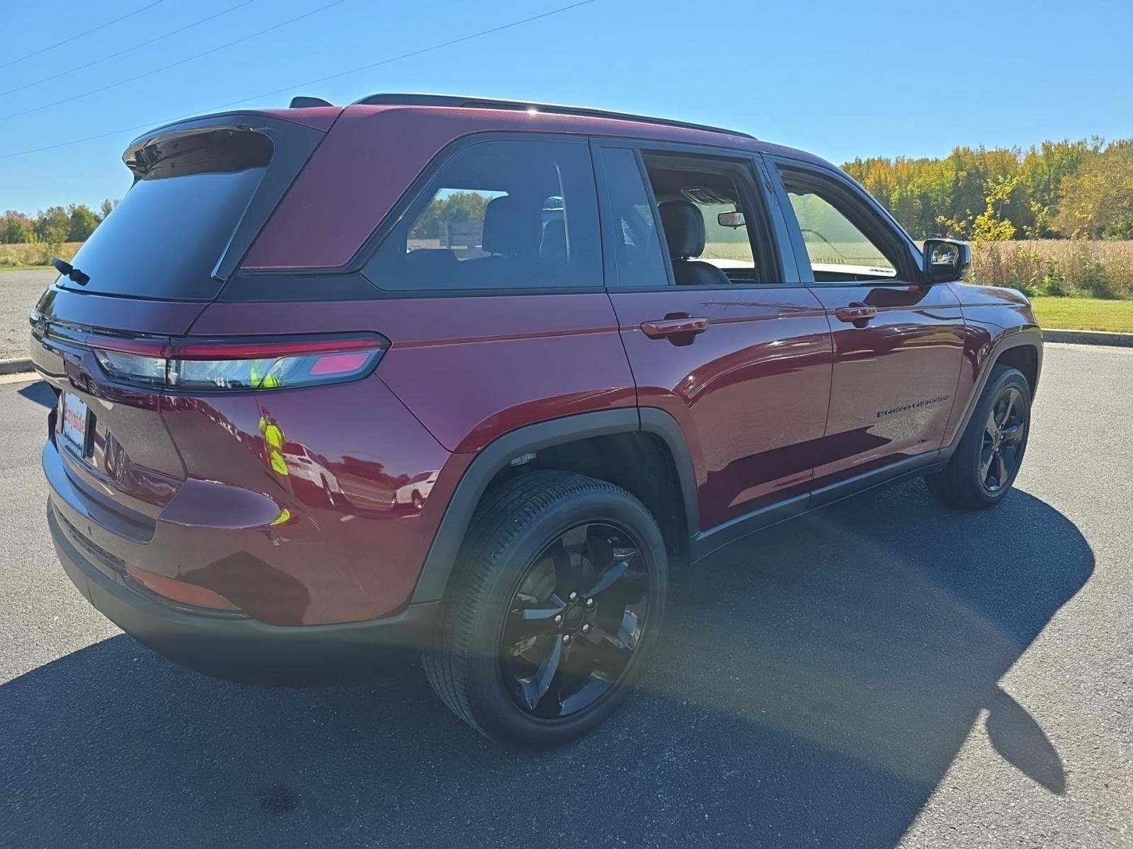 2023 Jeep Grand Cherokee Altitude AWD