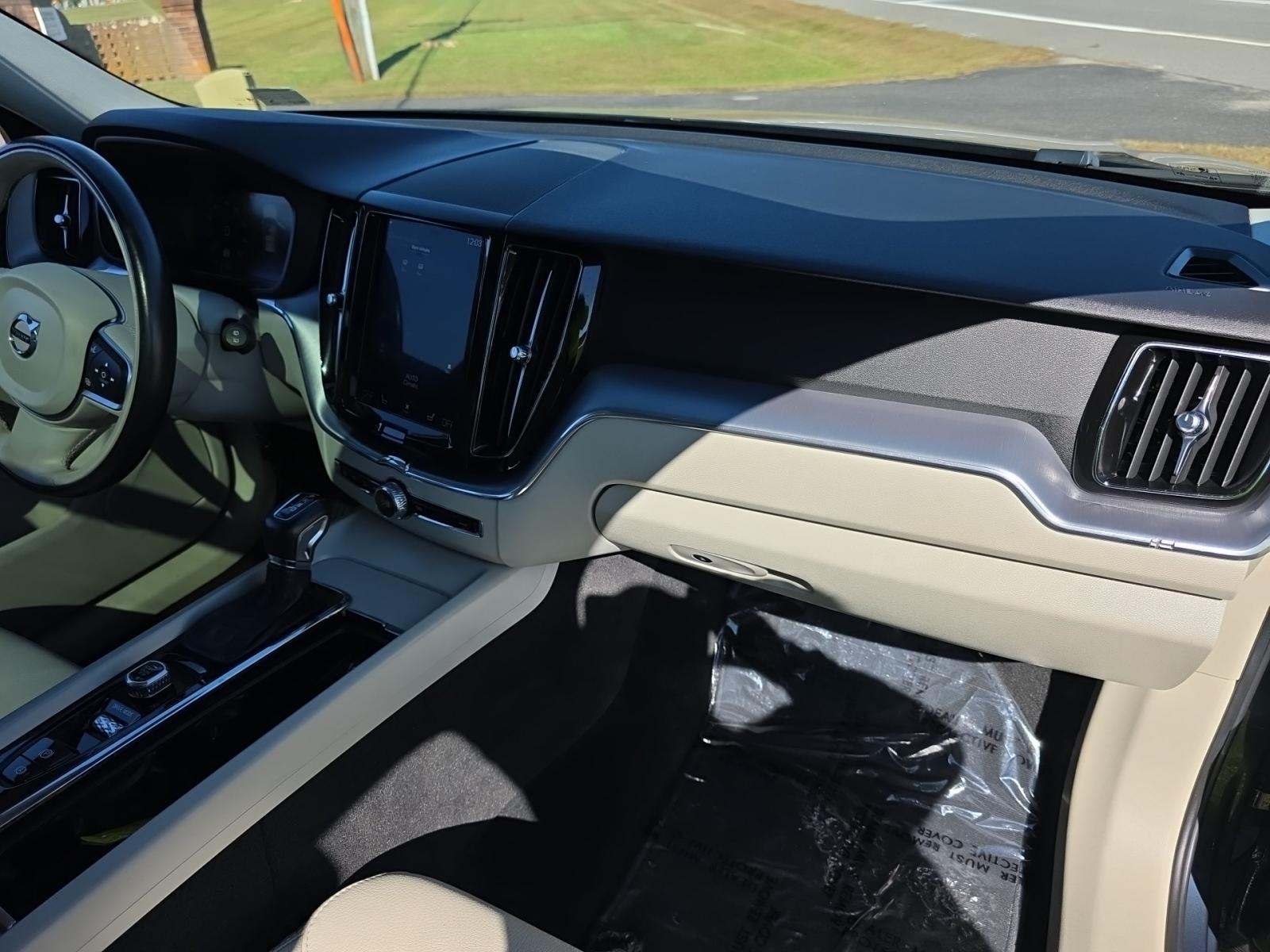 2020 Volvo XC60 T5 Momentum AWD