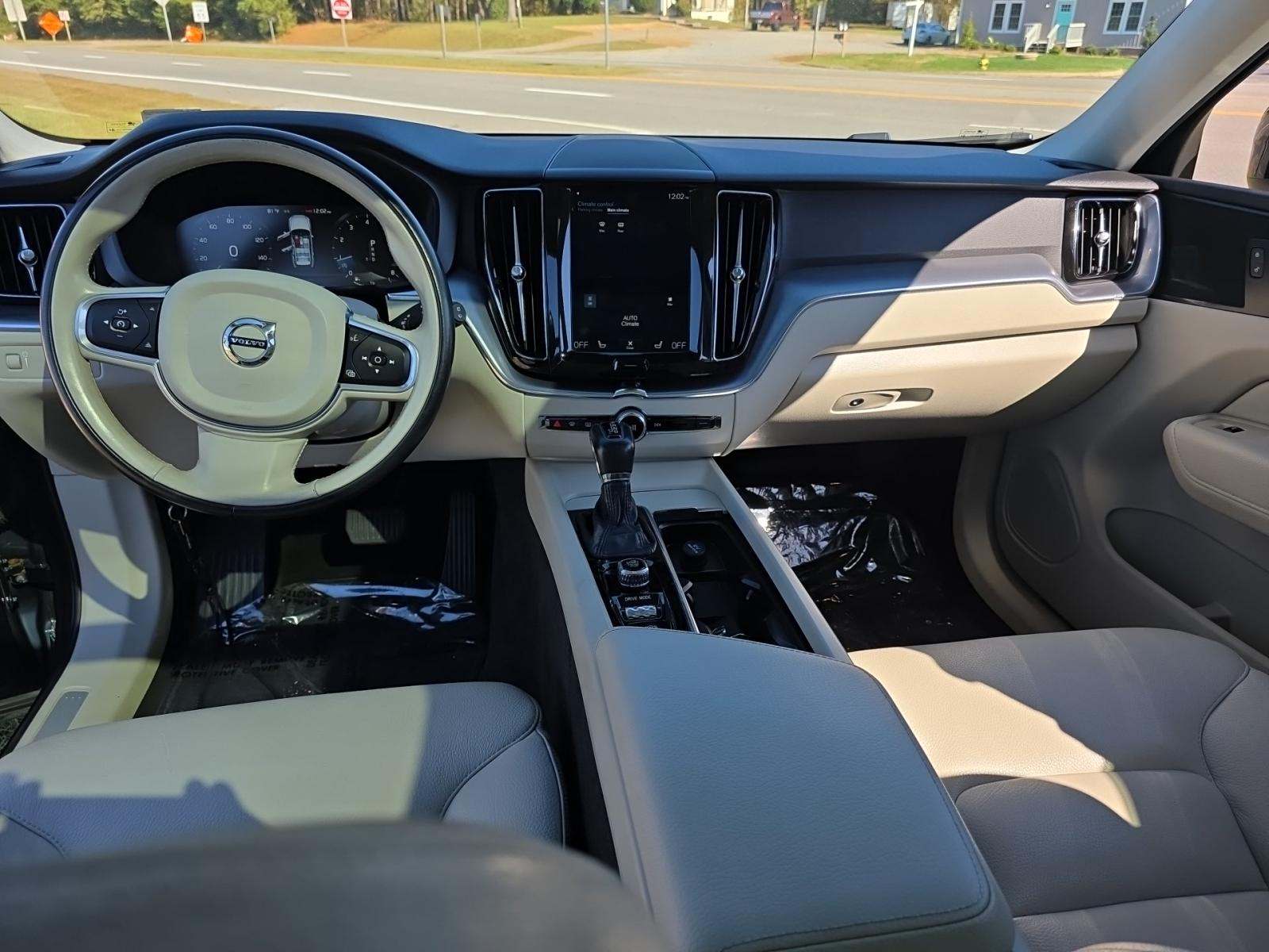 2020 Volvo XC60 T5 Momentum AWD